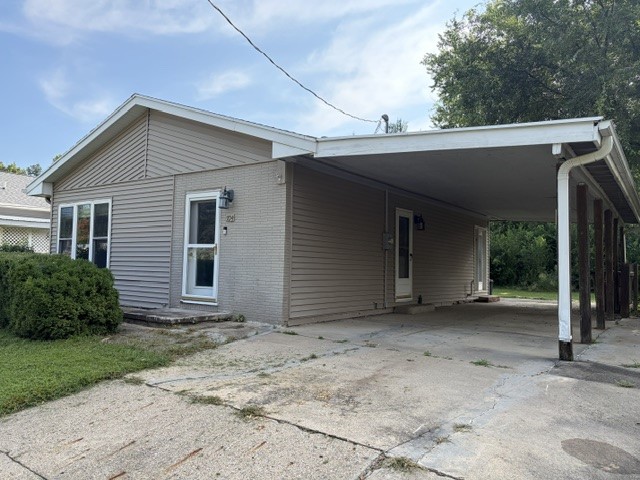 704 Lane Avenue — photo