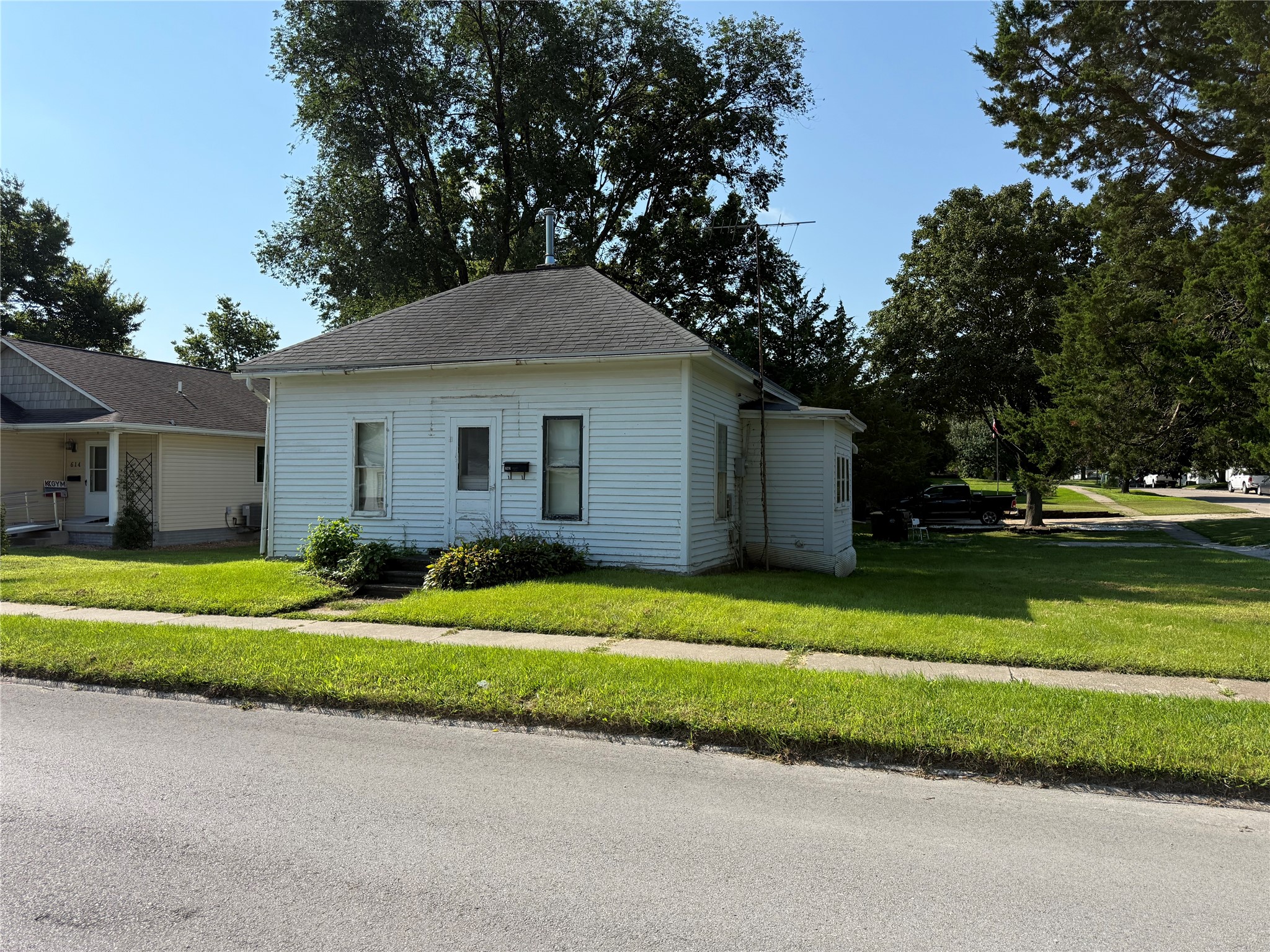 624 W Summit Street — photo