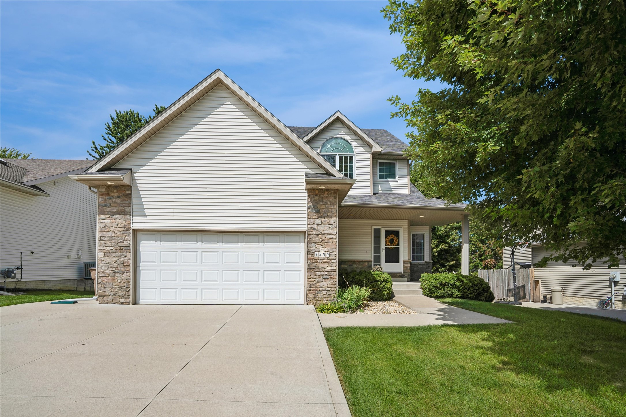 1305 Parkhill Drive — photo