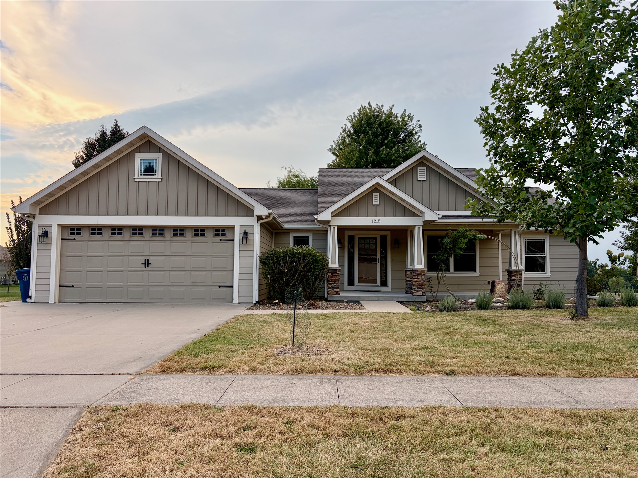 1215 Oakwood Drive — photo