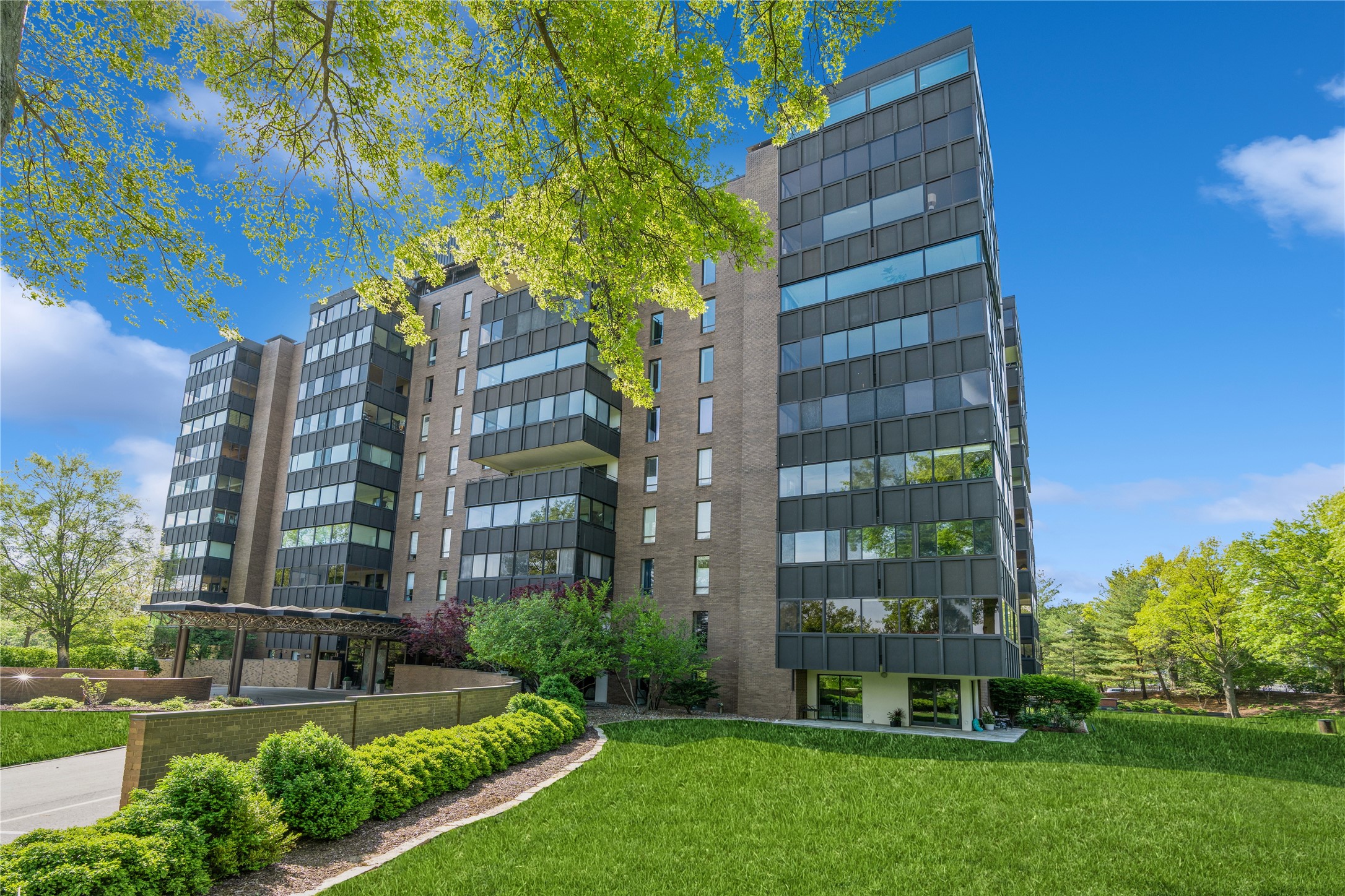 3131 Fleur Drive 803 — photo