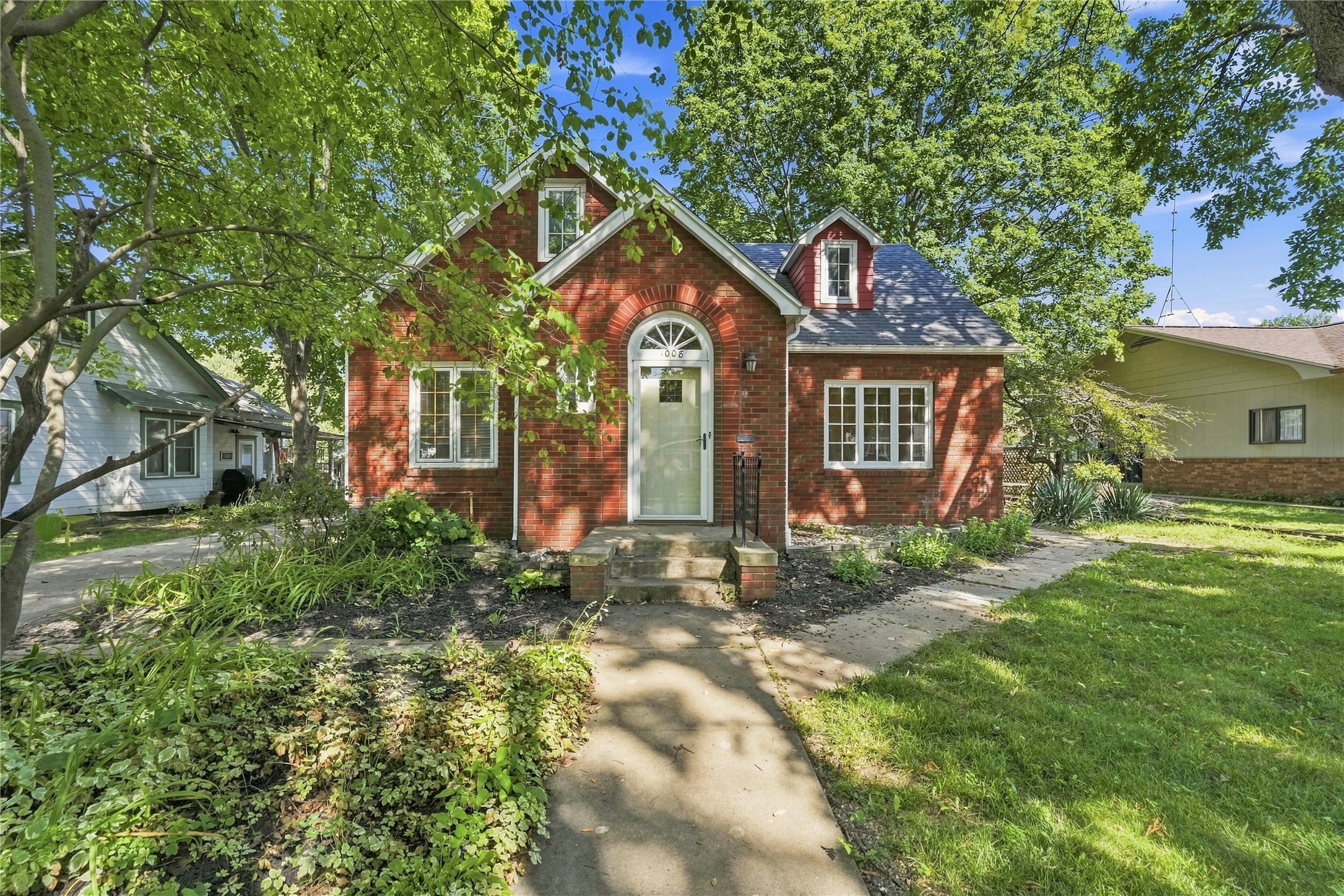 1008 W 1st Street — photo