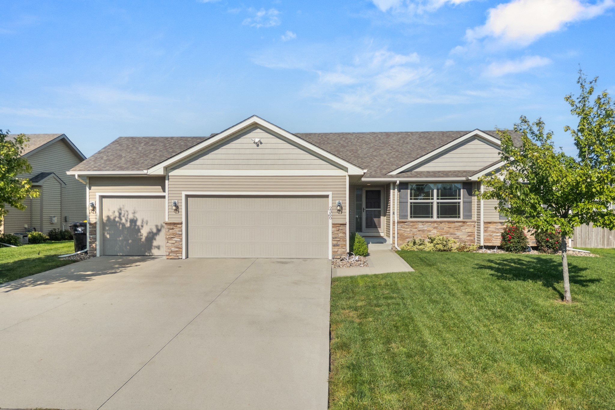 2350 SE Willowbrook Drive — photo