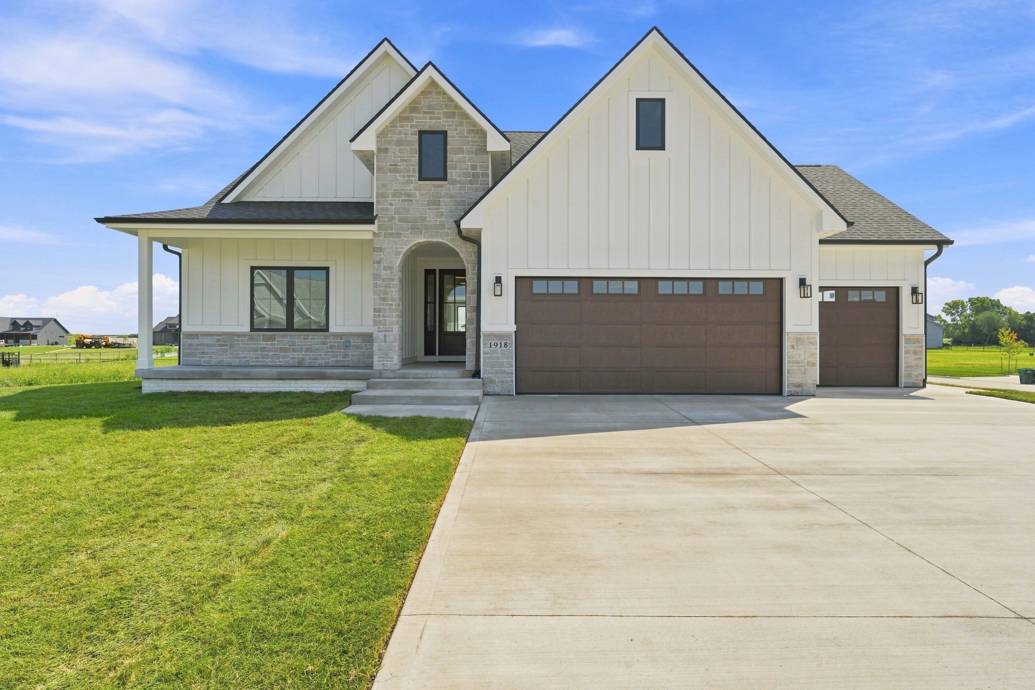 1918 NE Pine Lake Circle — photo