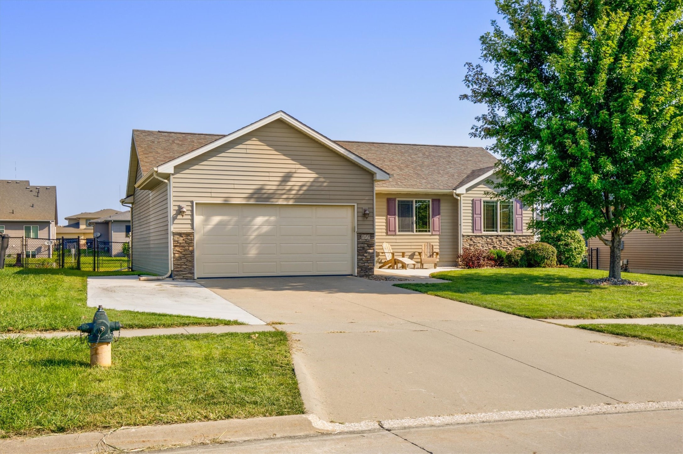 808 NW Reinhart Drive — photo