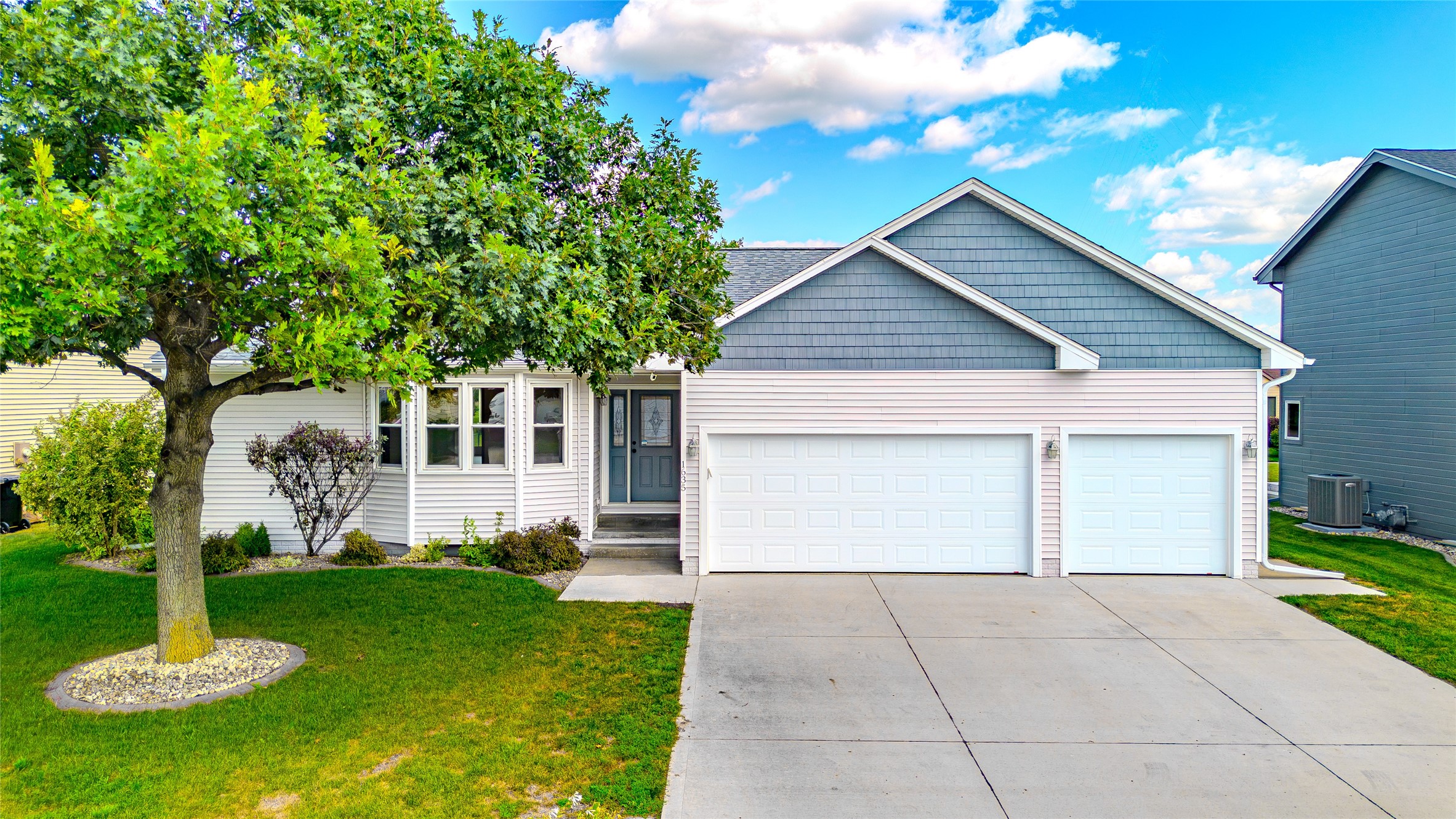 1635 Ashwood Drive — photo