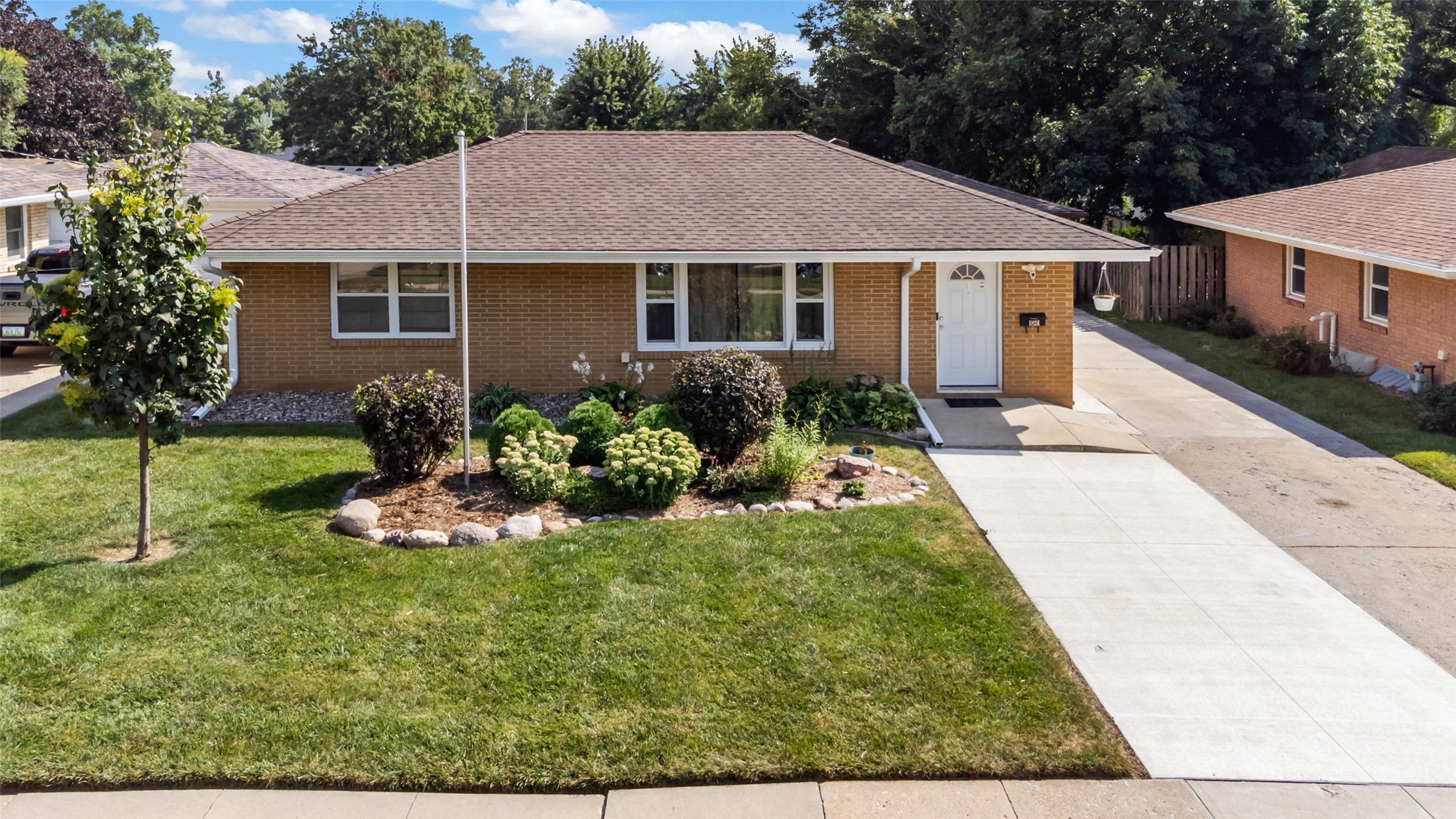 1824 Hillside Street — photo