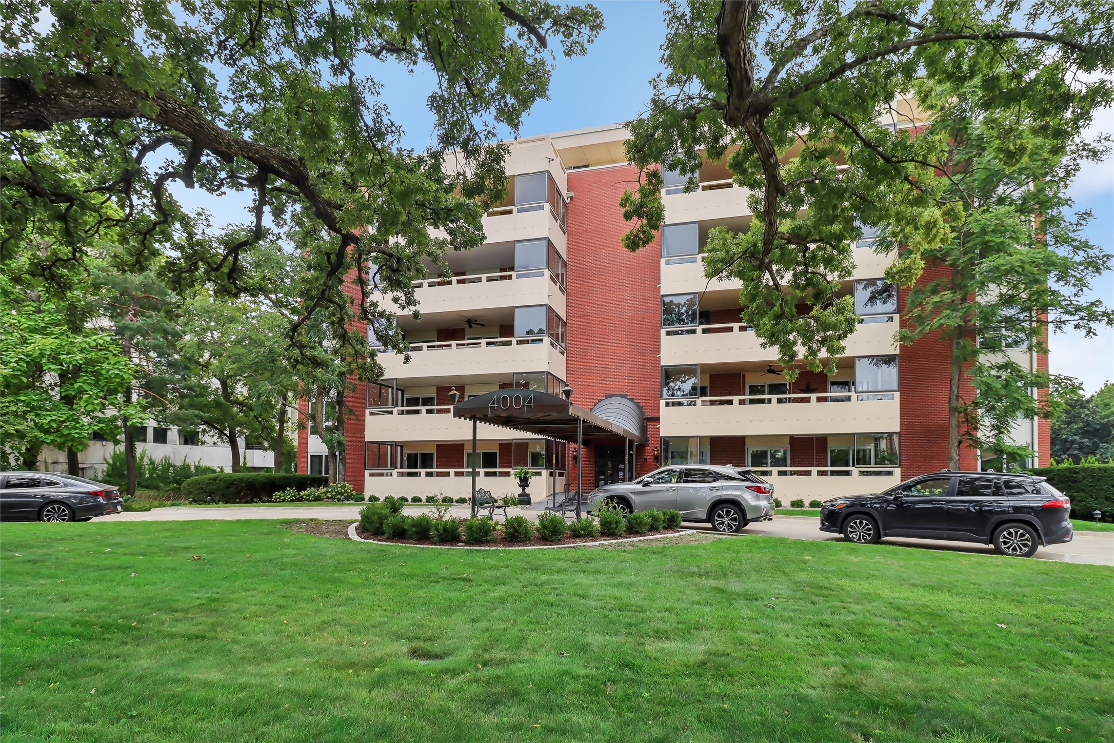 4004 Grand Avenue 203 — photo