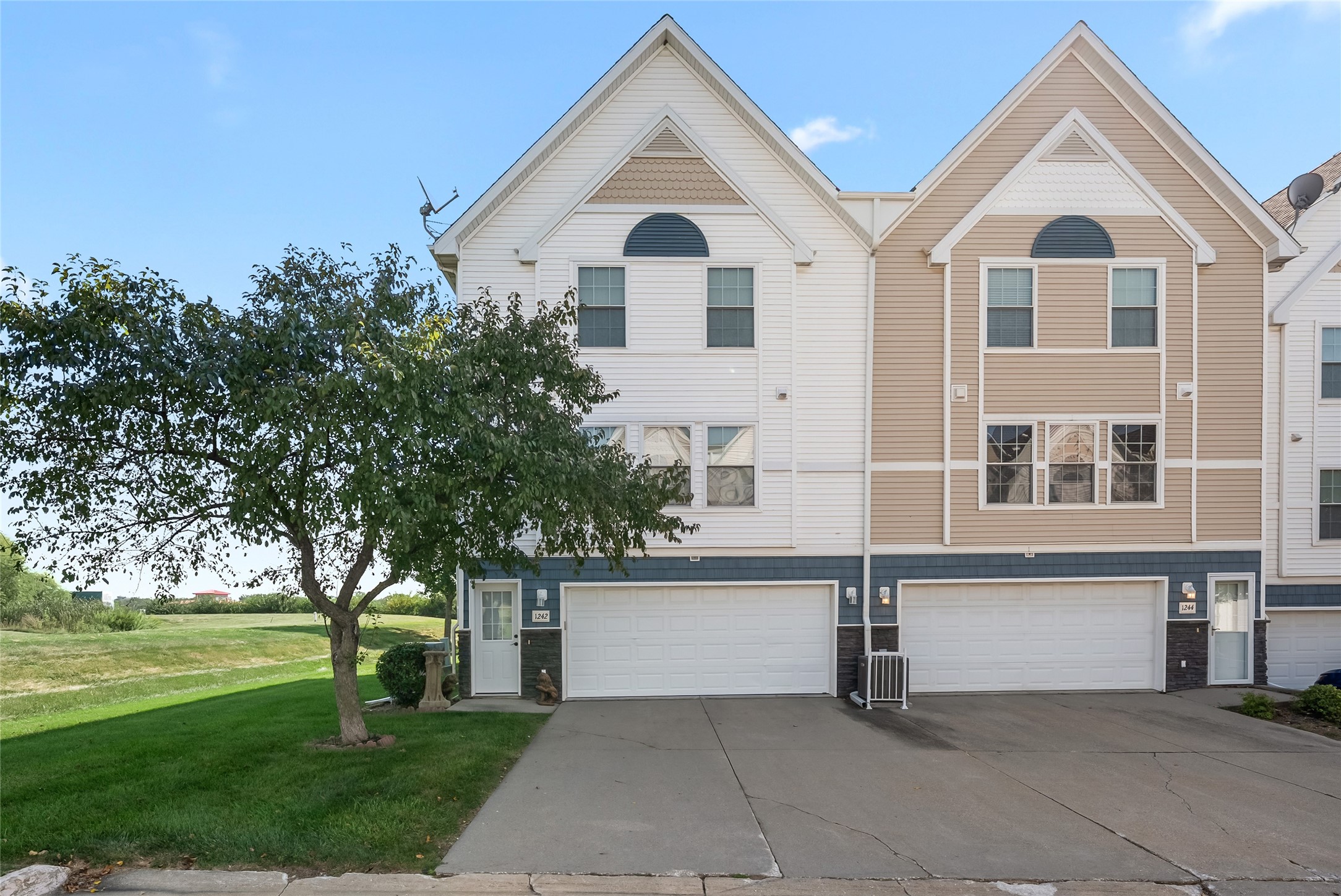 1242 SE Village View Lane — photo