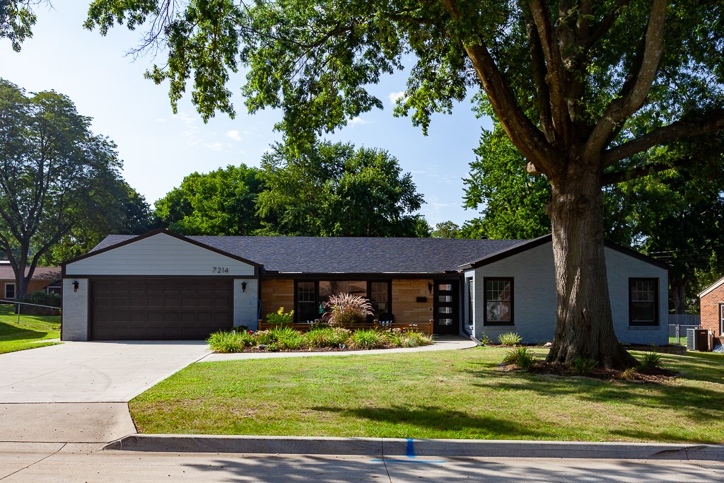 7214 Sunset Terrace — photo