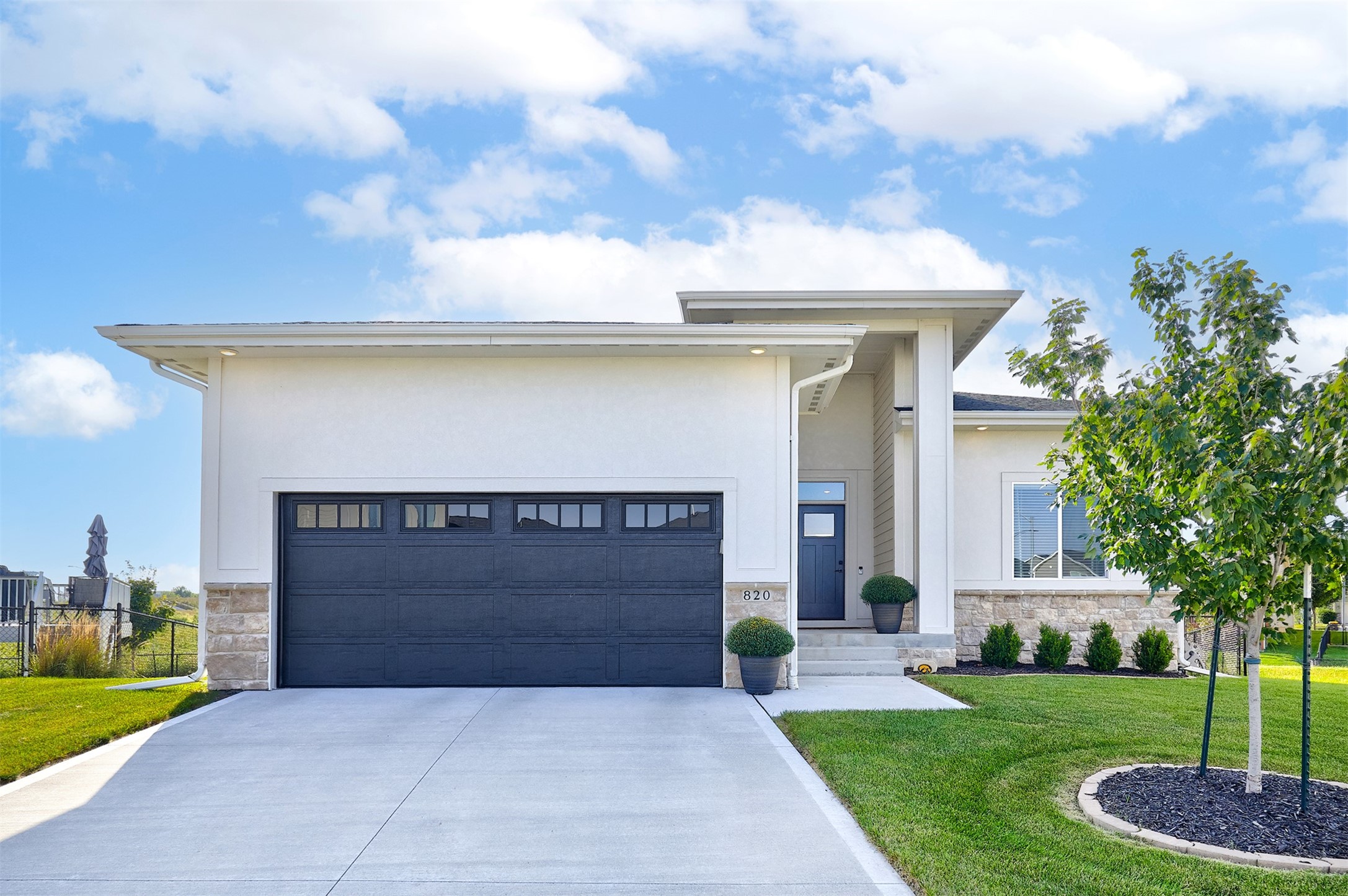 820 SE Mesa Drive — photo