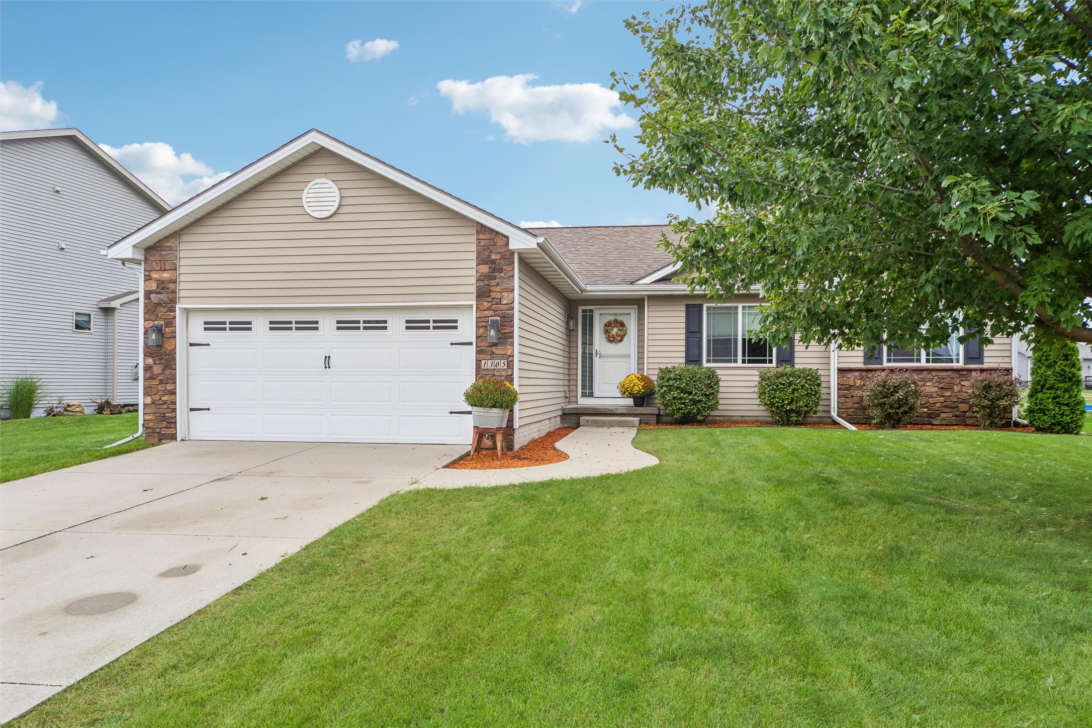 1305 NE Williamsburg Drive — photo