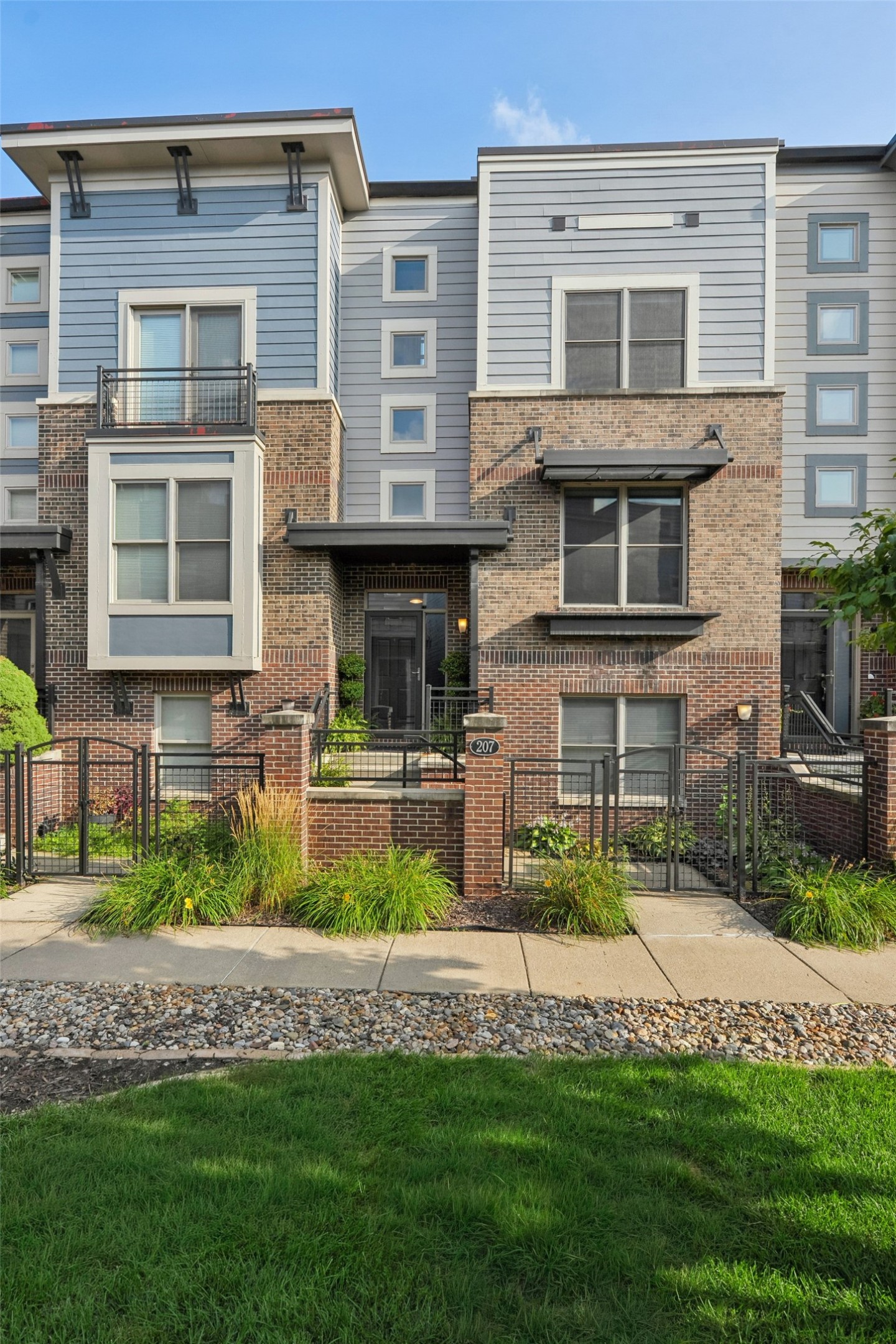 201 Grand Avenue 207 — photo