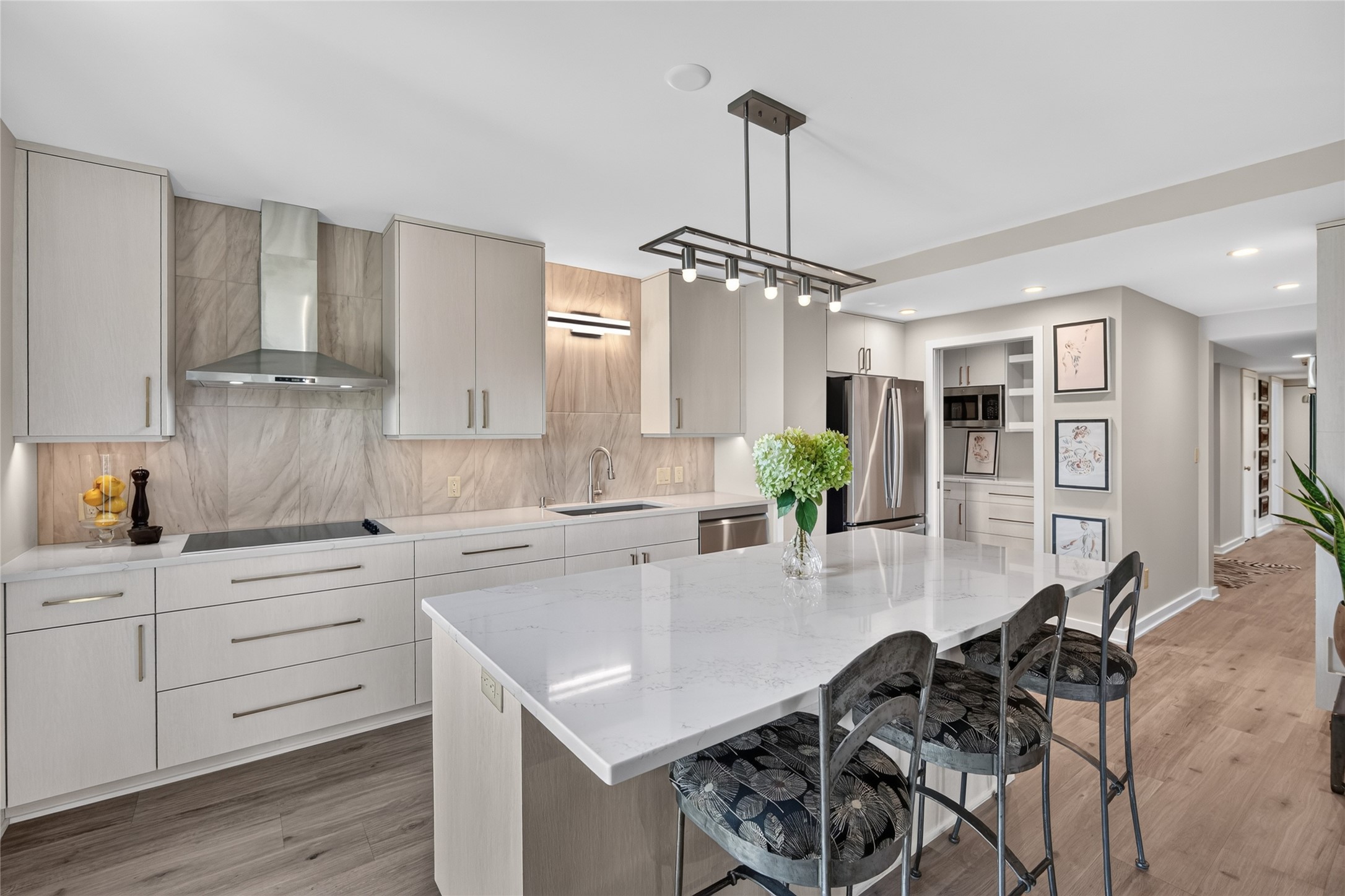 3131 Fleur Drive 402 — photo