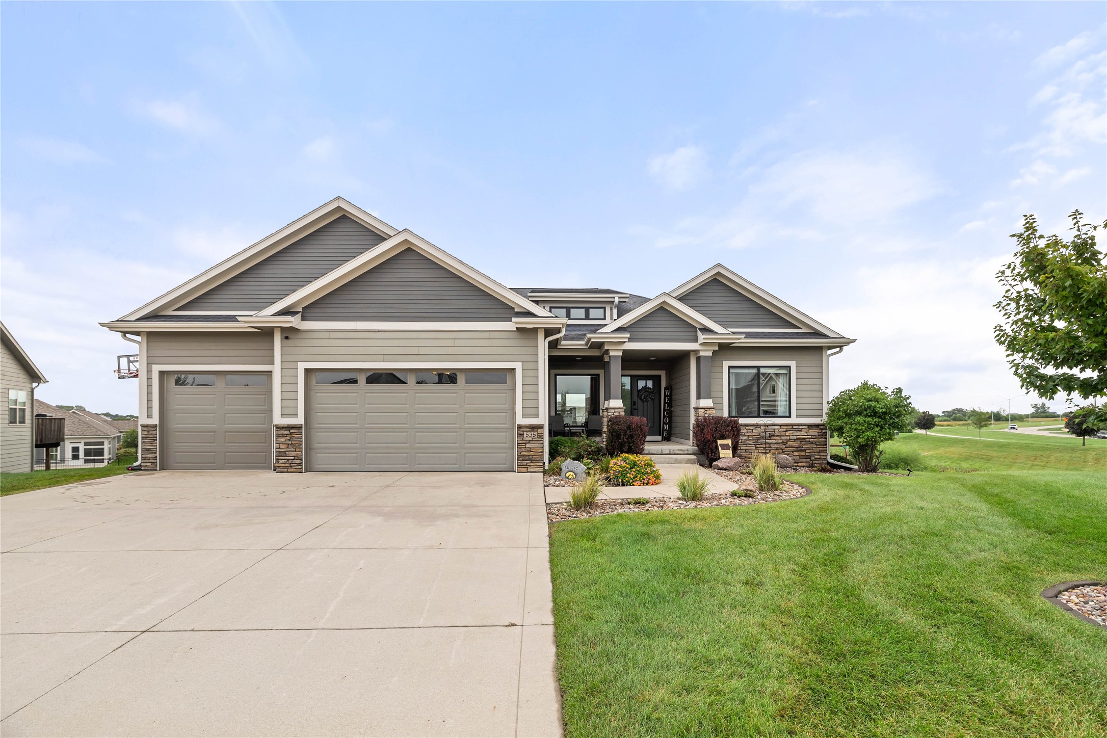 535 NE Bobcat Court — photo