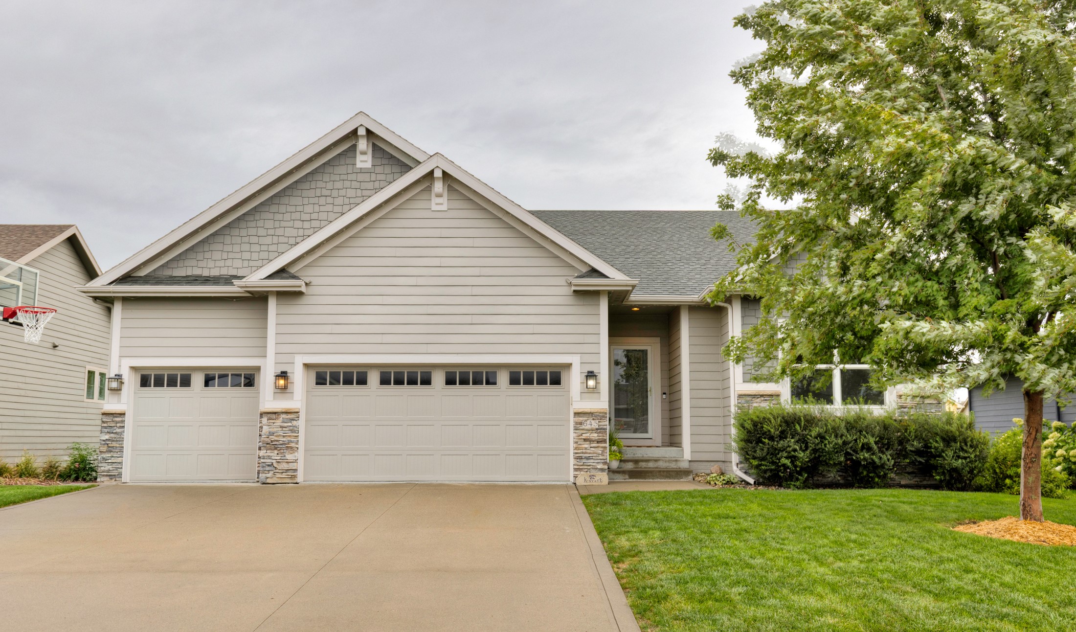 645 NE Traverse Drive — photo