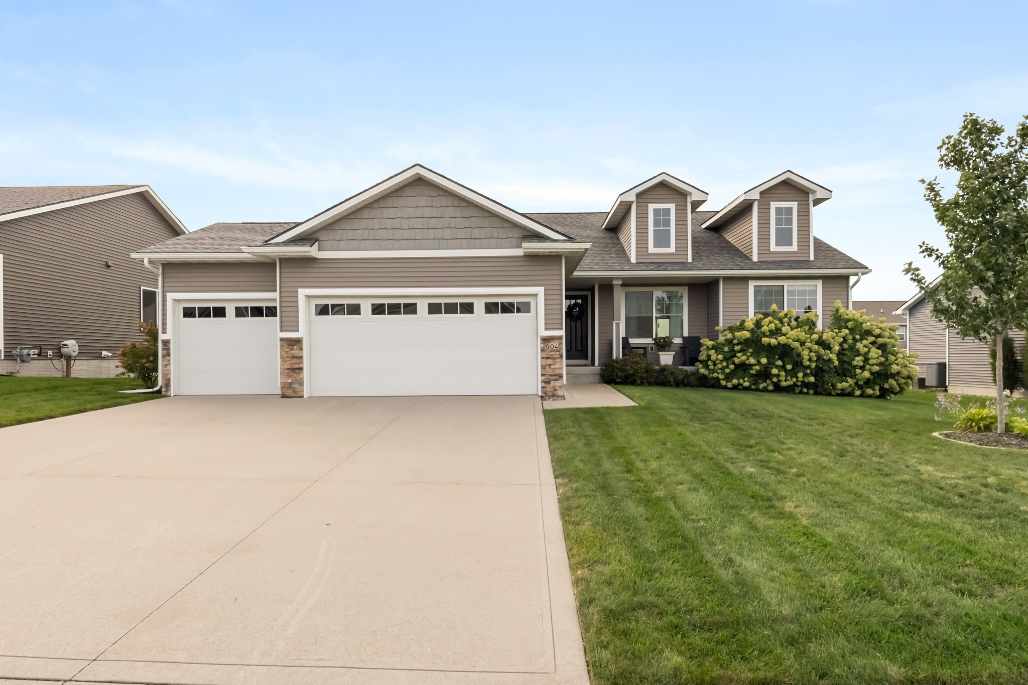 904 NW Seasons Drive — photo