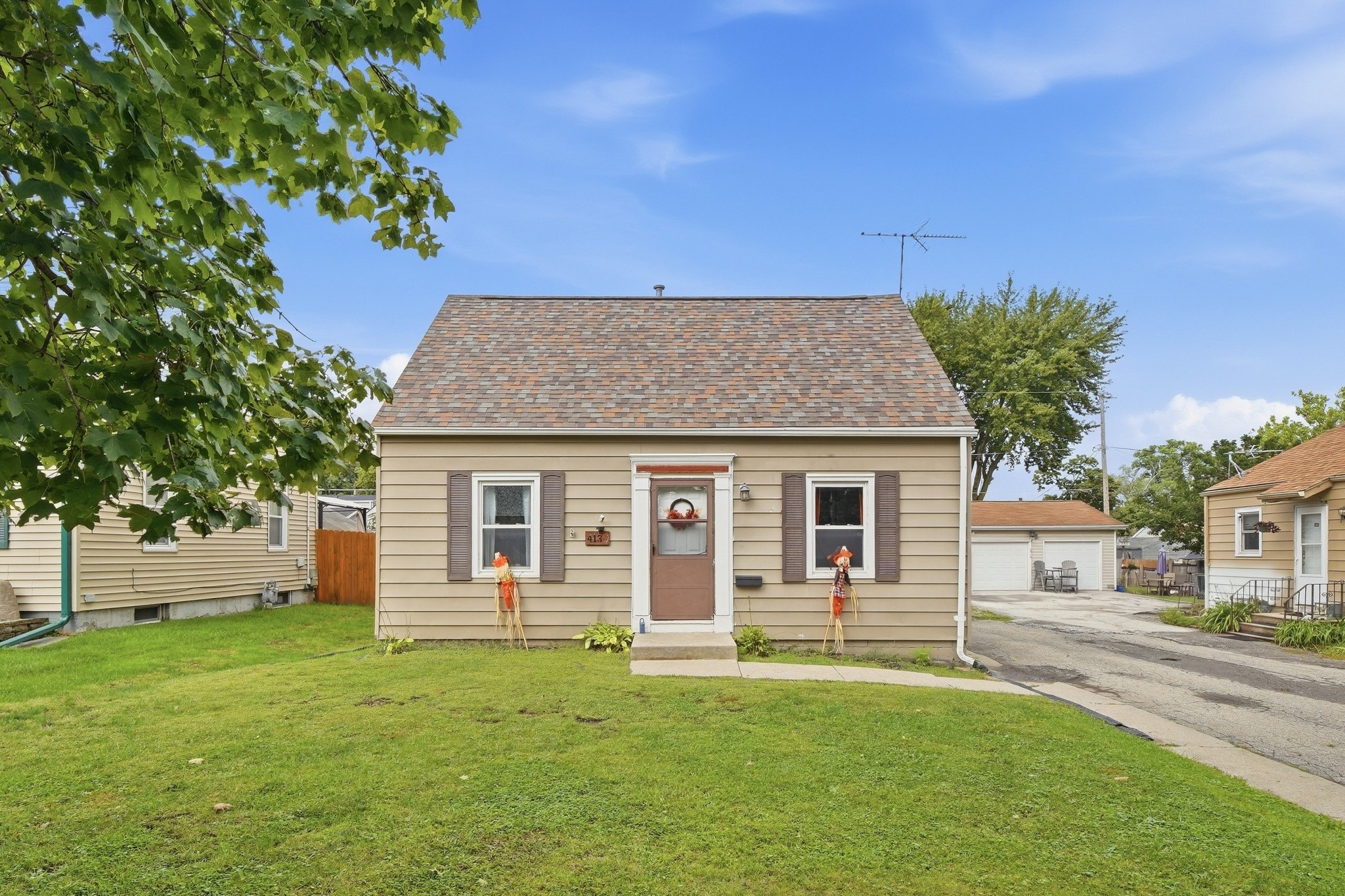 4130 Oxford Street — photo