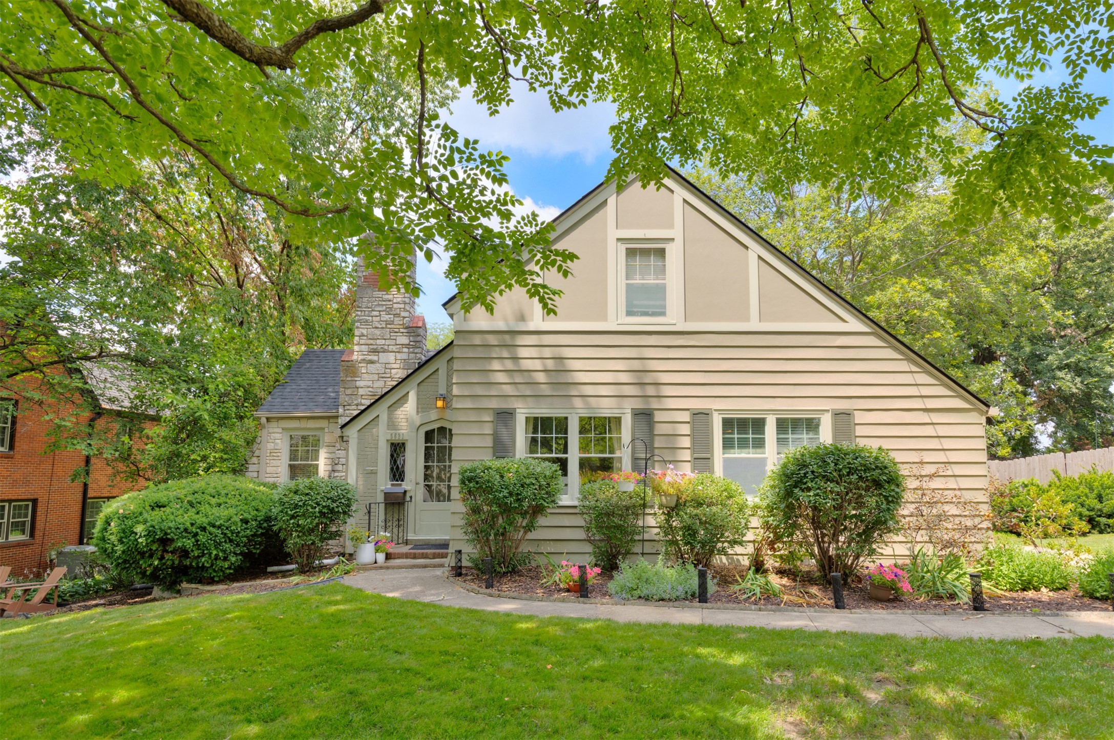 5621 Harwood Drive — photo