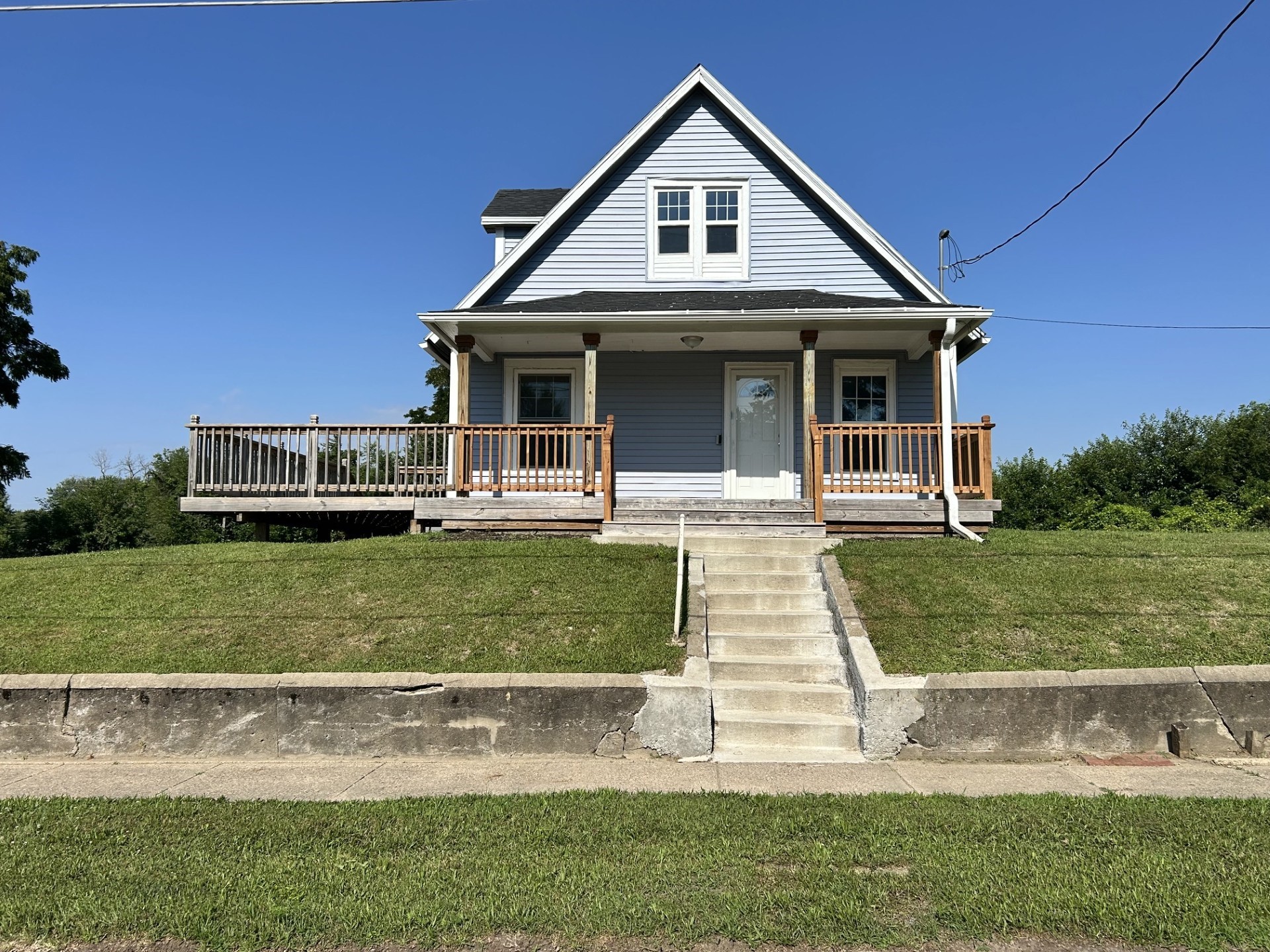 912 E 25th Court — photo