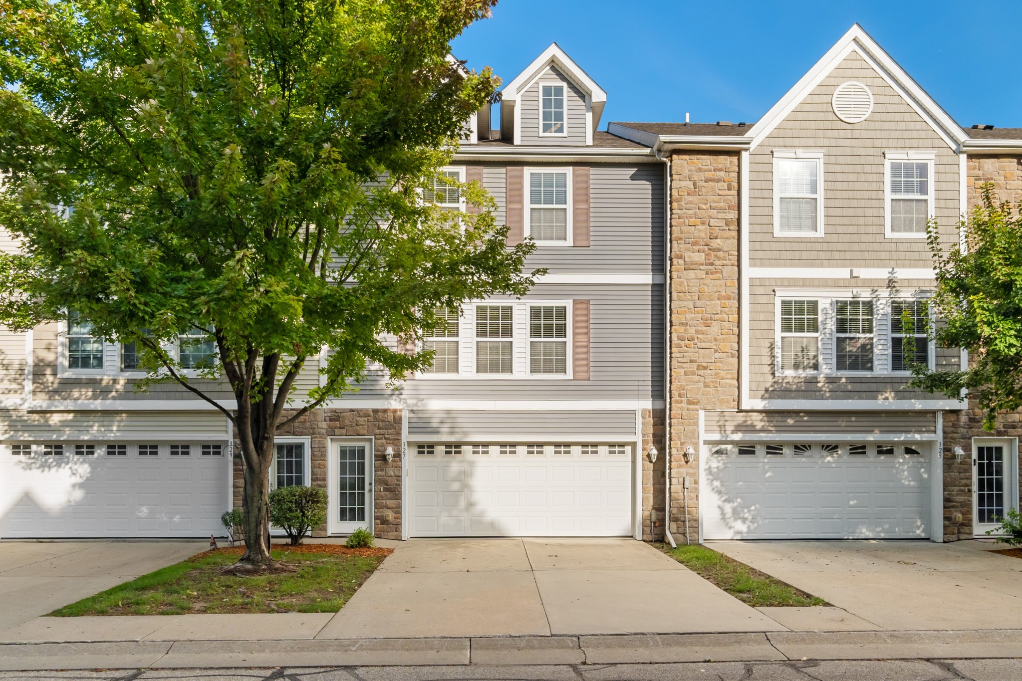 327 NE Olivewood Drive — photo