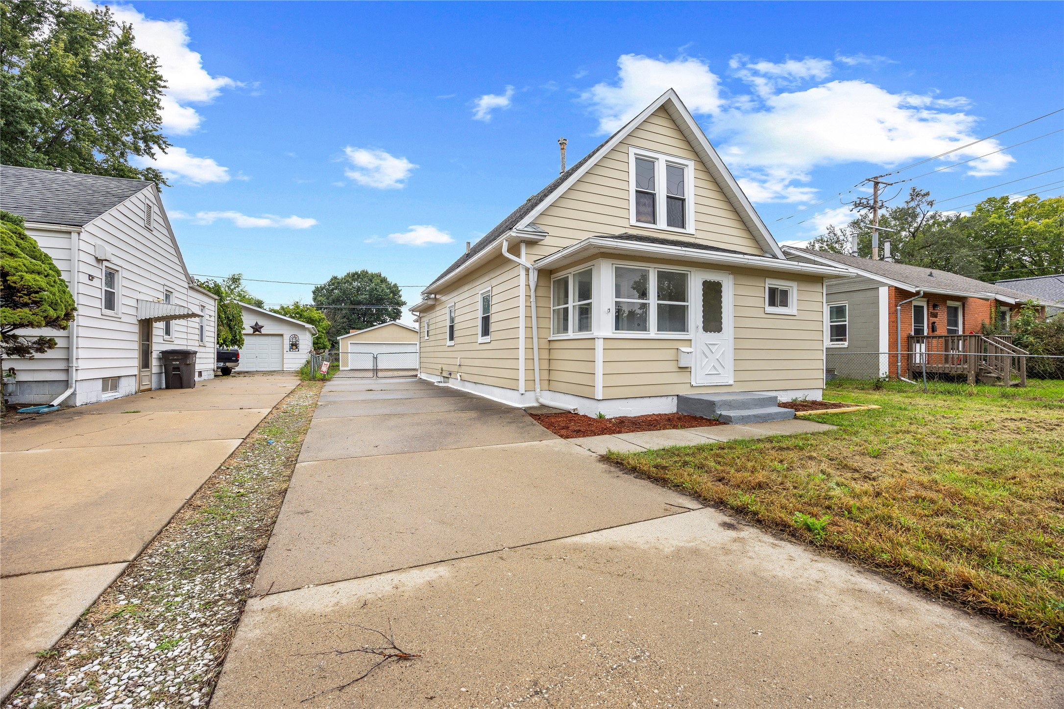 2905 E Walnut Street — photo