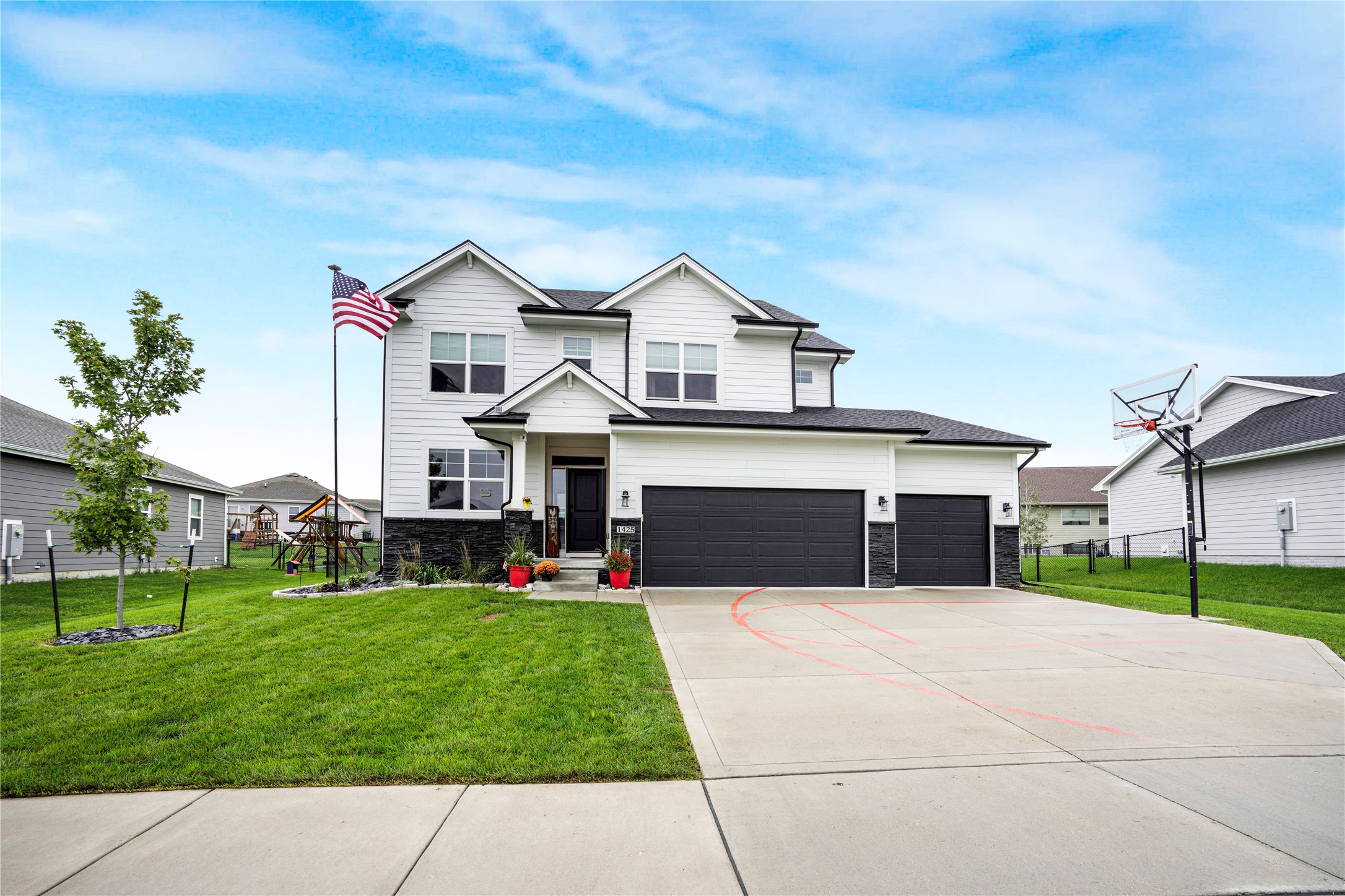 1425 NE Poplar Court — photo