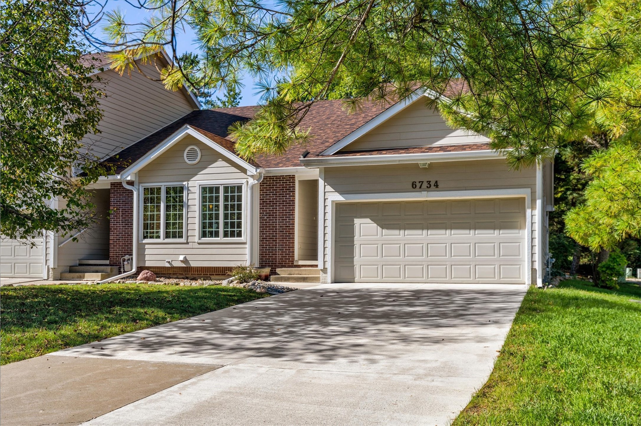 6734 Sutton Circle — photo