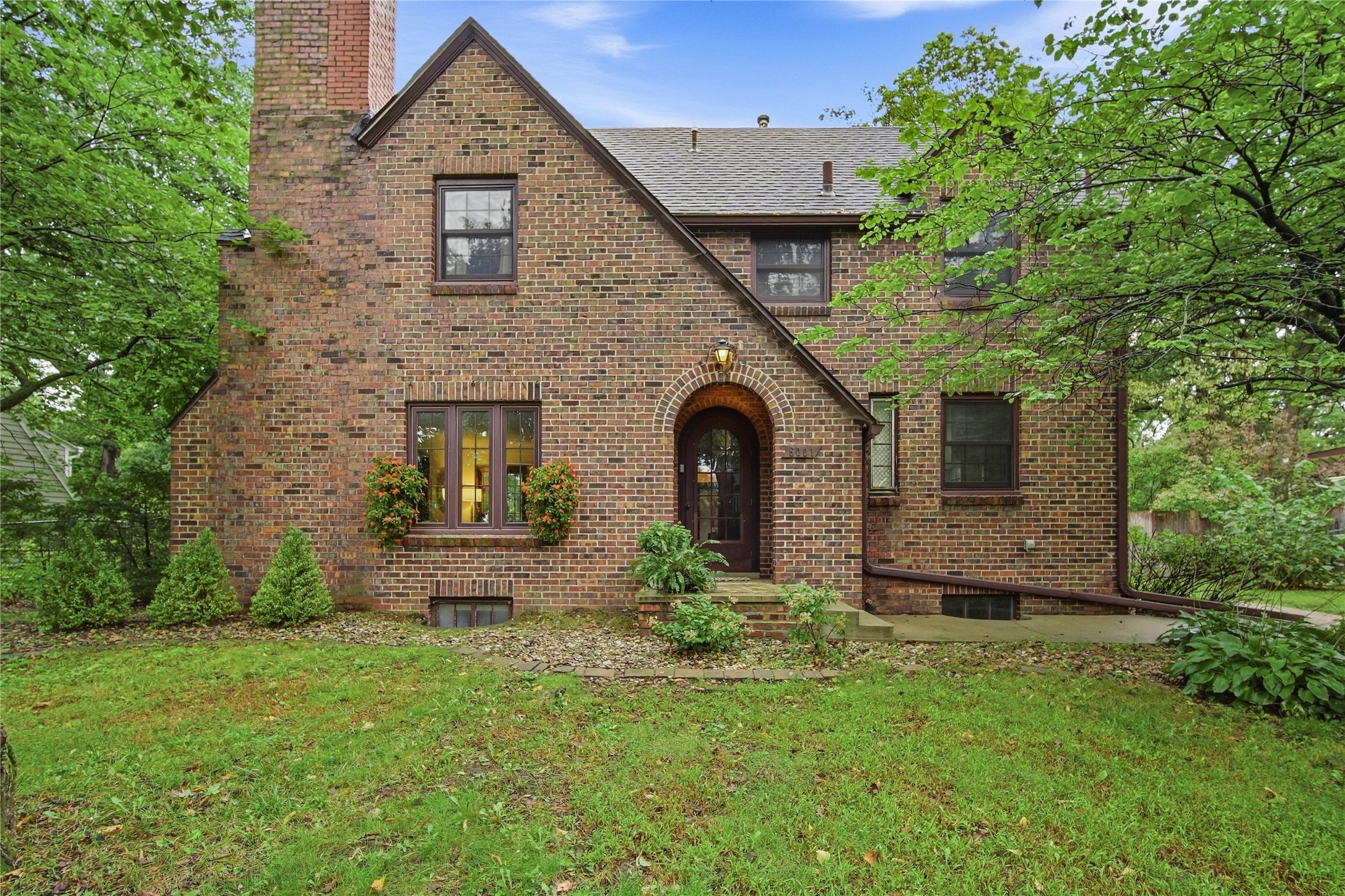 6001 Walnut Hill Drive — photo