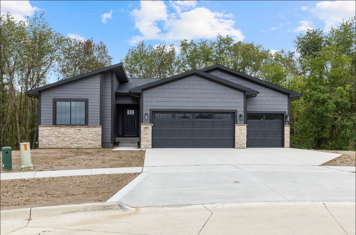 809 Whitetail Court — photo