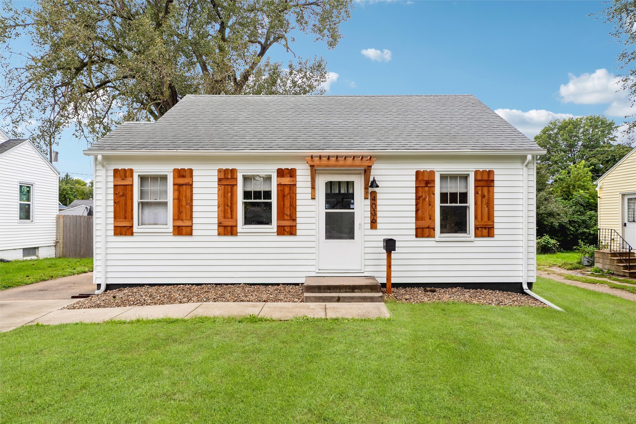 4036 Oxford Street — photo