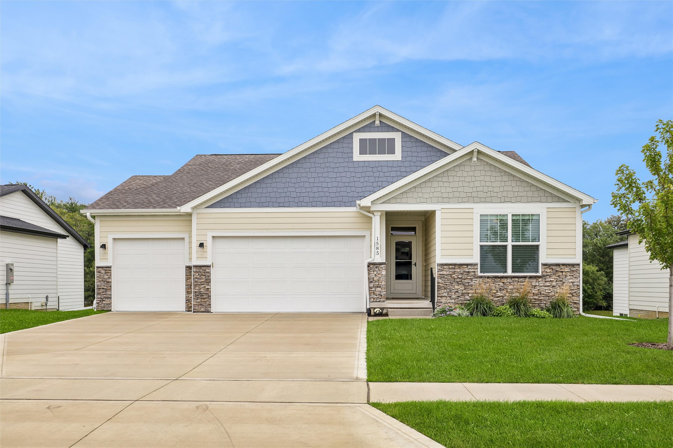 1585 NW Parkside Lane — photo