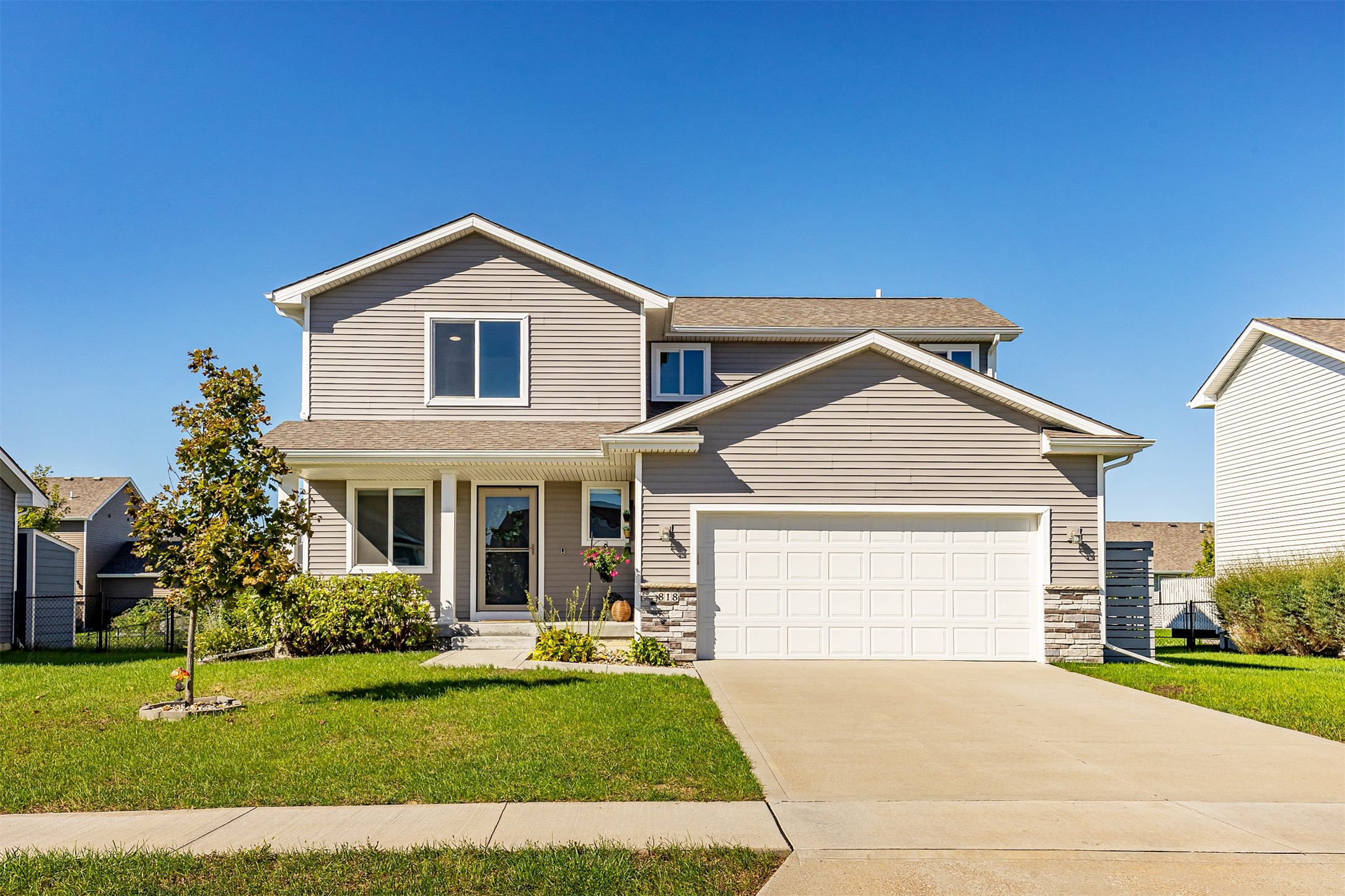 818 NE Meadow Landing Drive — photo