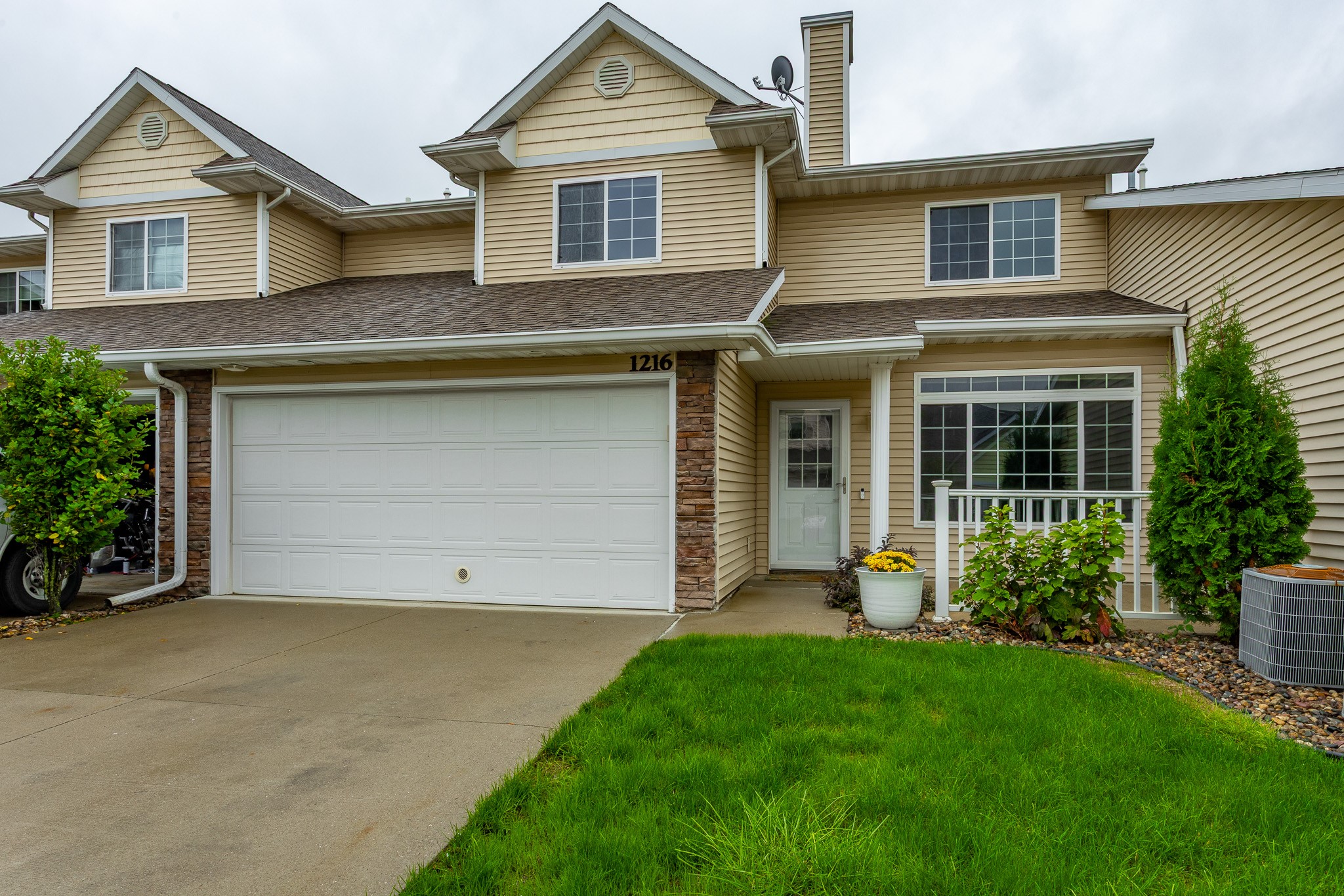 1216 SE Birch Lane — photo