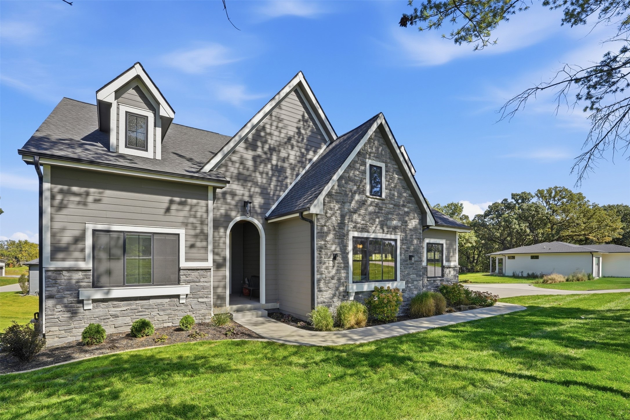 7337 NW Beaver Drive — photo