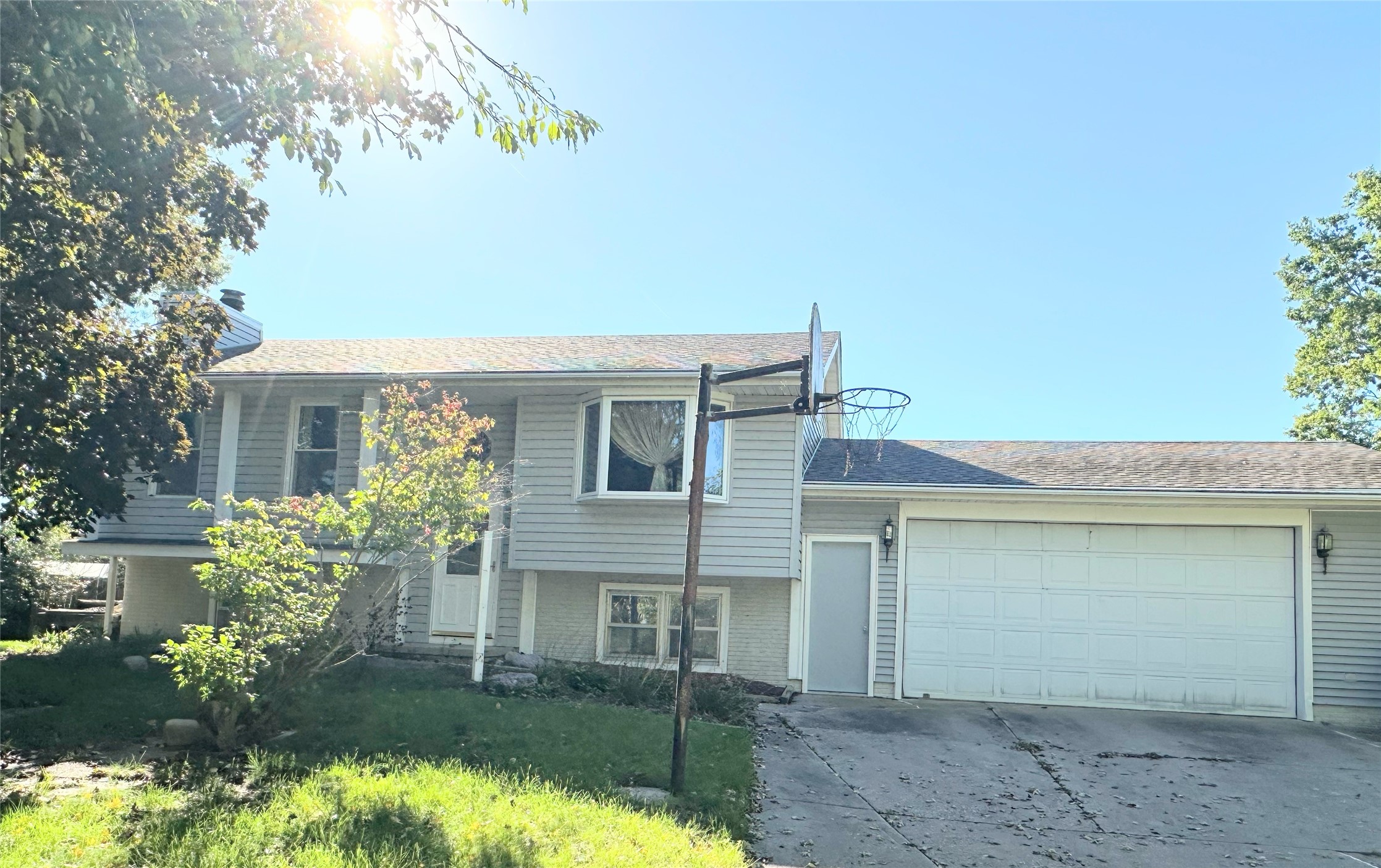 400 Crestmoor Drive — photo