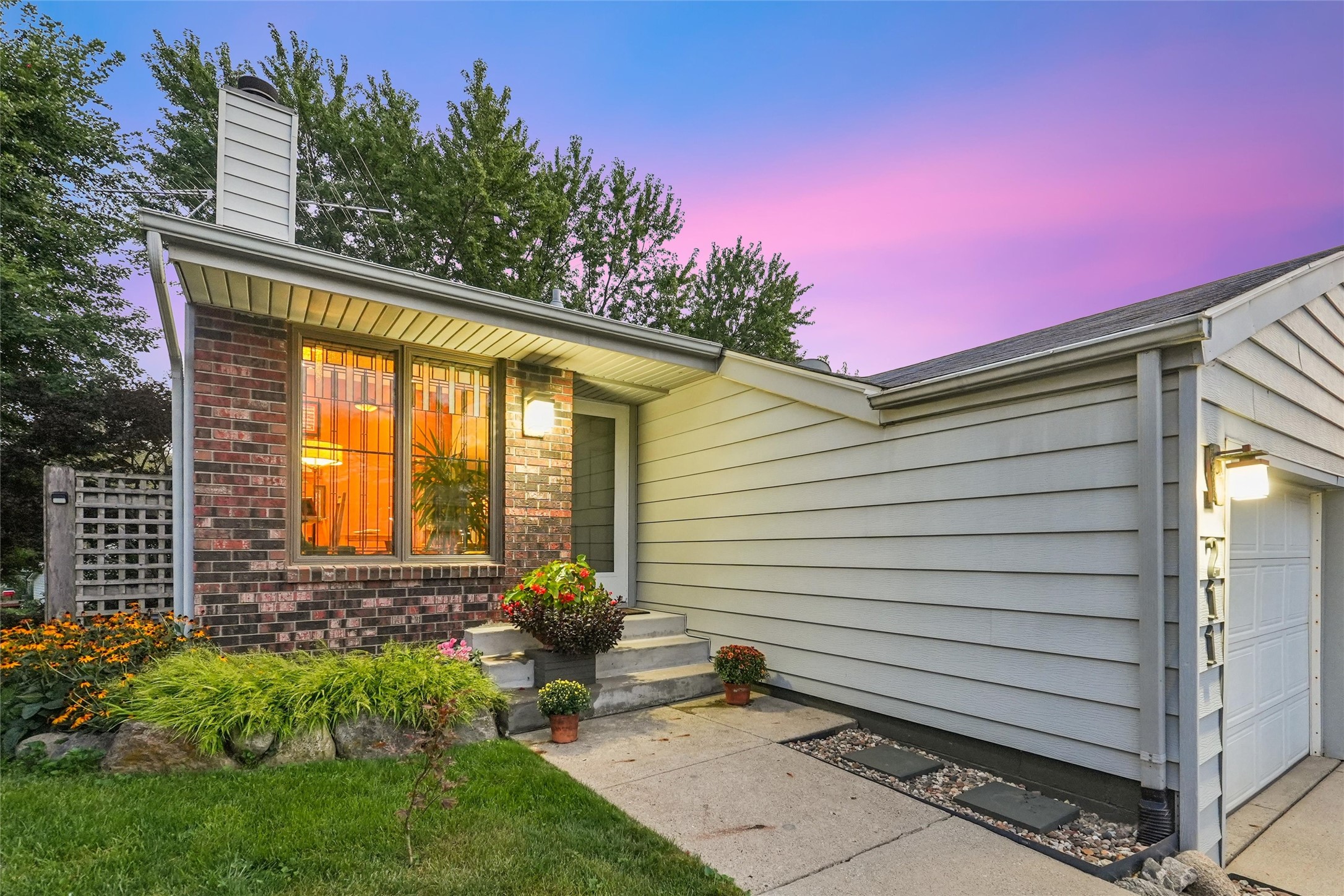 211 E Hughes Circle — photo