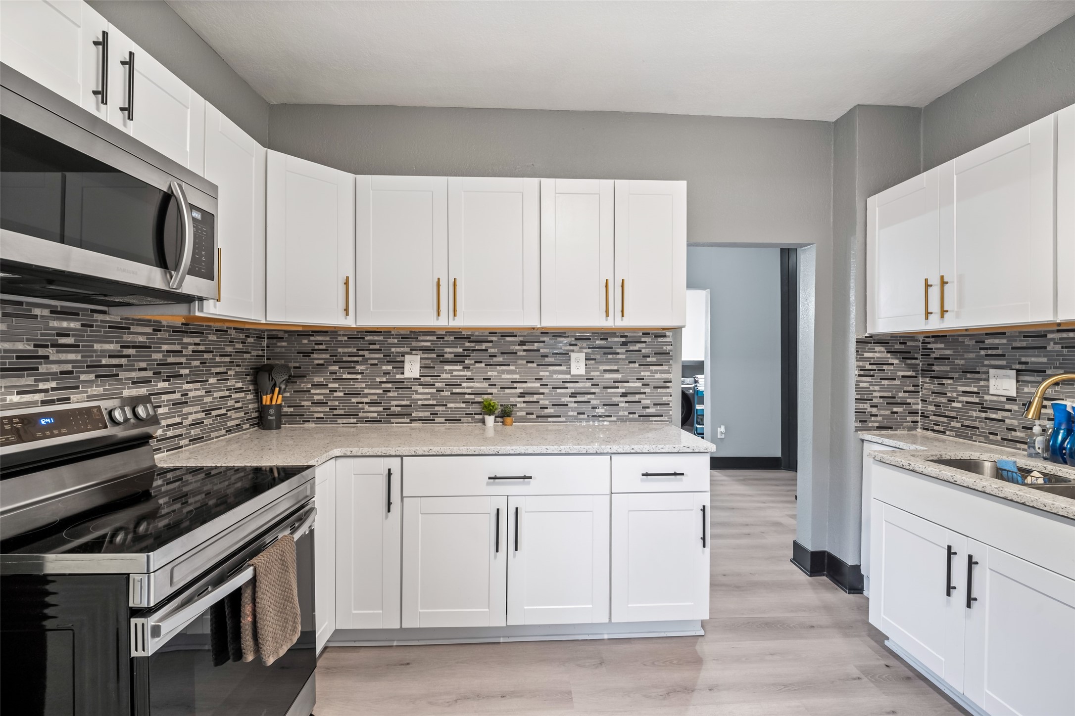 2210 E Walnut Street — photo