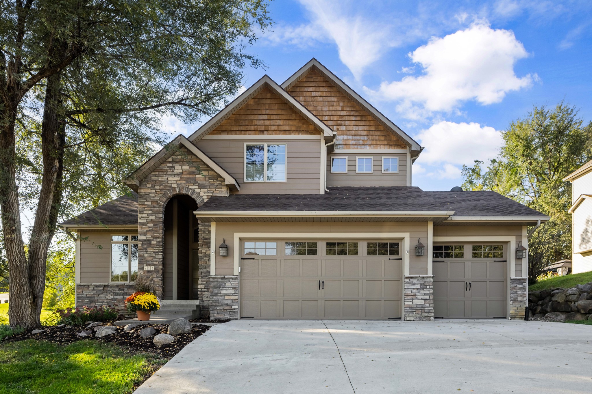 815 Greenwood Hills Drive — photo
