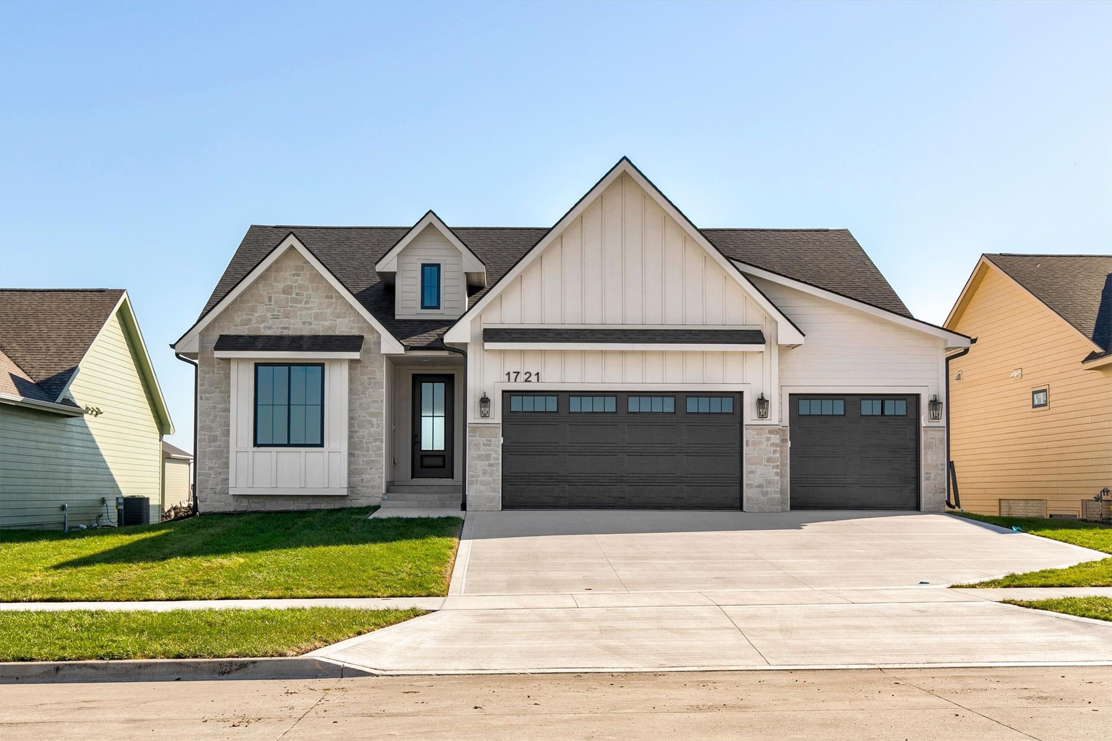 1721 SW Sunset Court — photo
