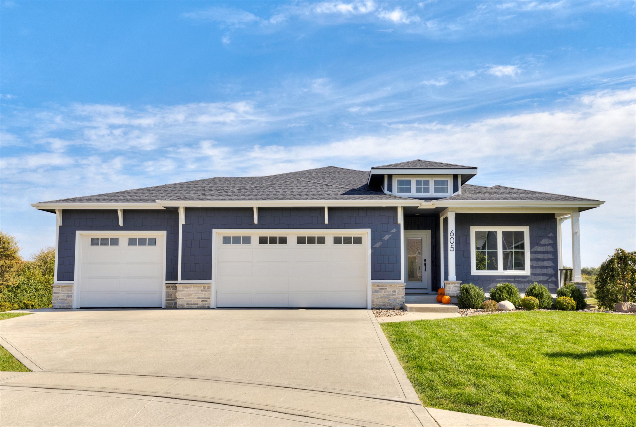 605 NW Somerset Court — photo