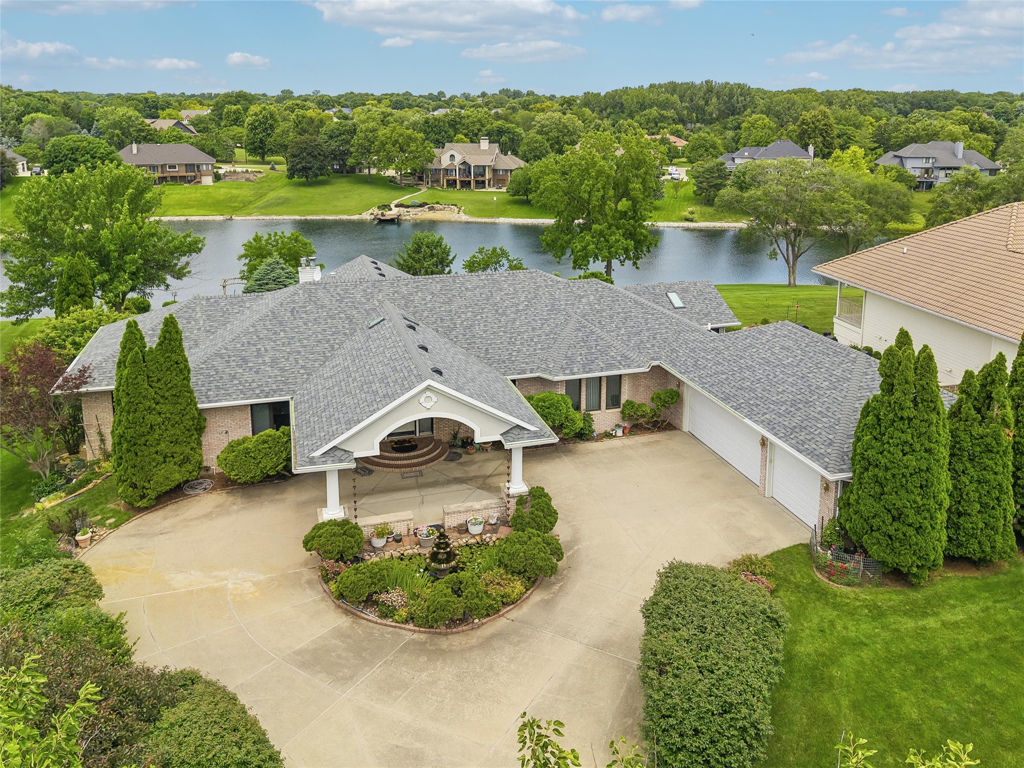 720 SE Southfork Drive — photo