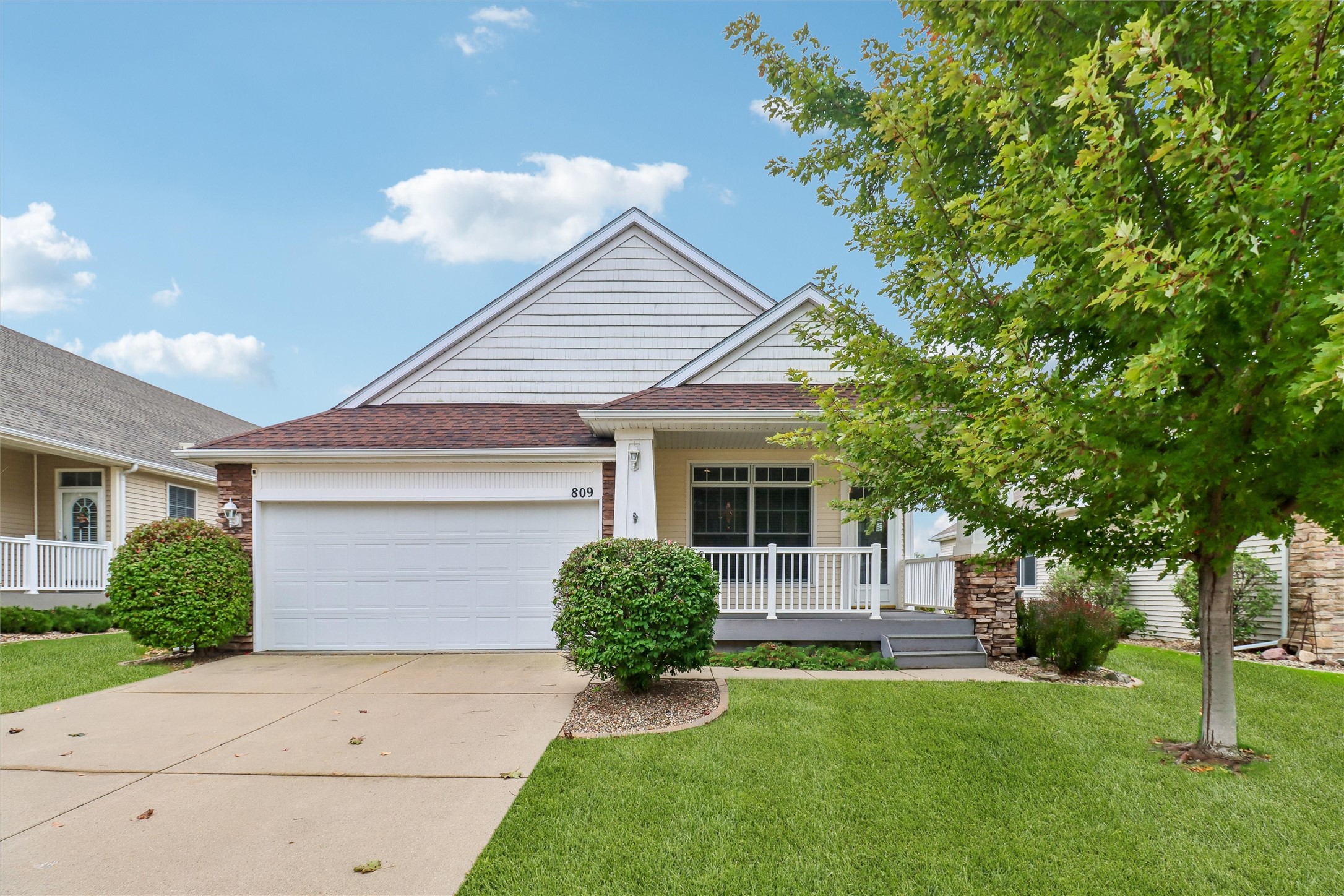 809 NE Rosewood Lane — photo