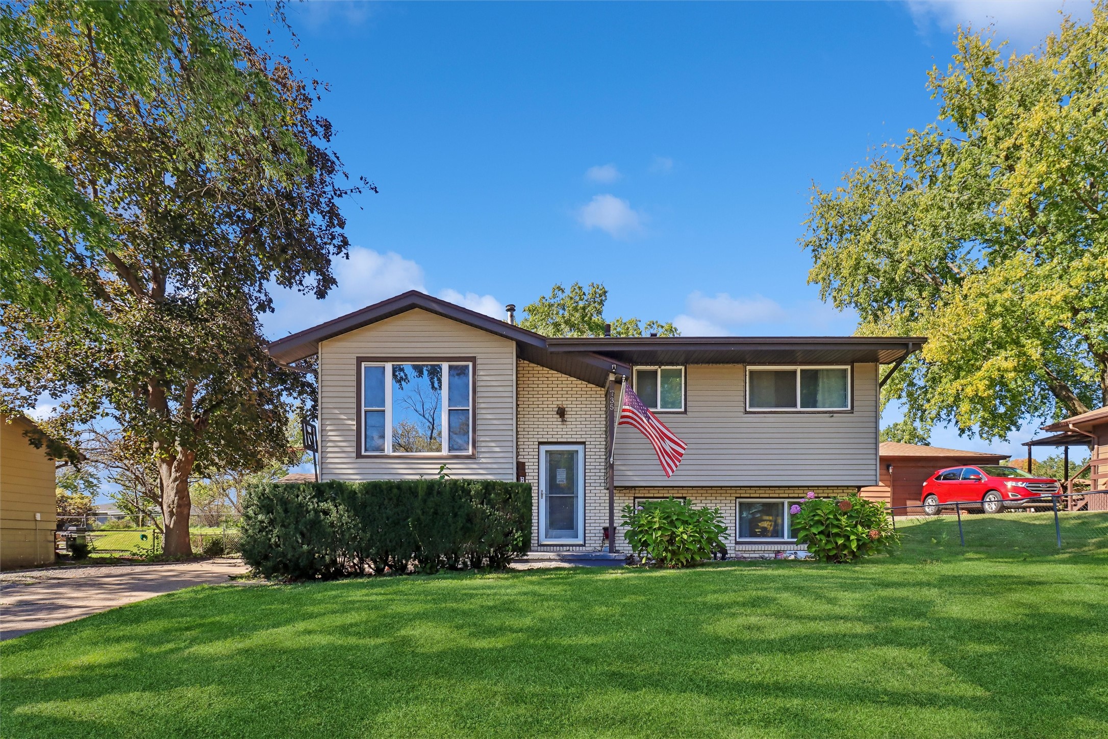735 John Clinton Drive — photo