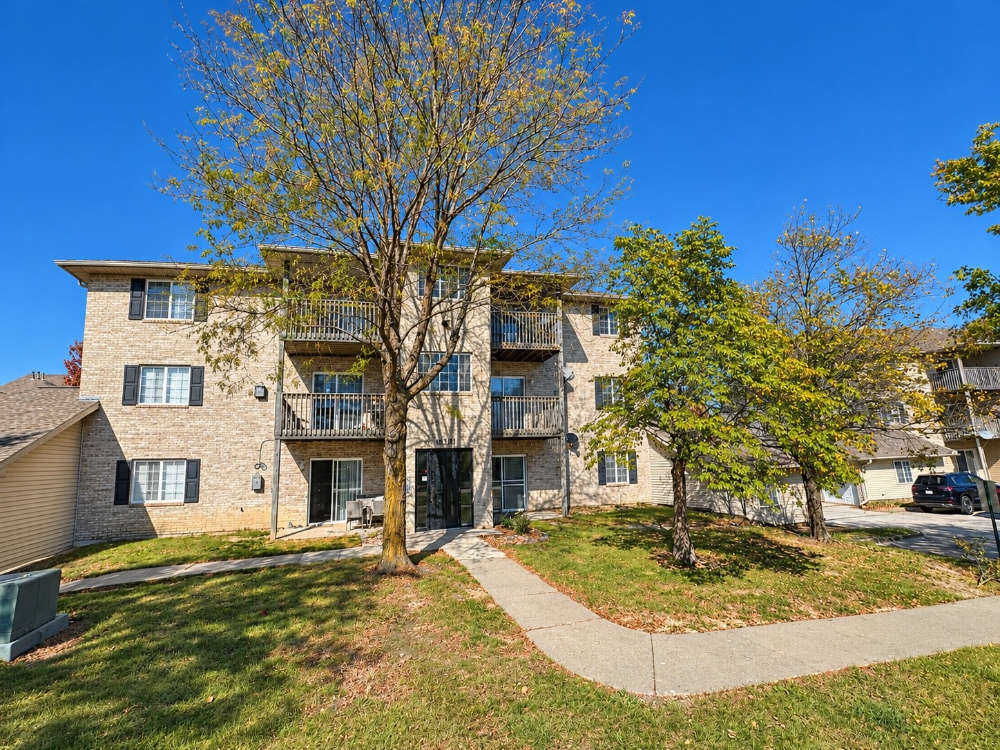 10121 Sutton Drive Unit 10 — photo