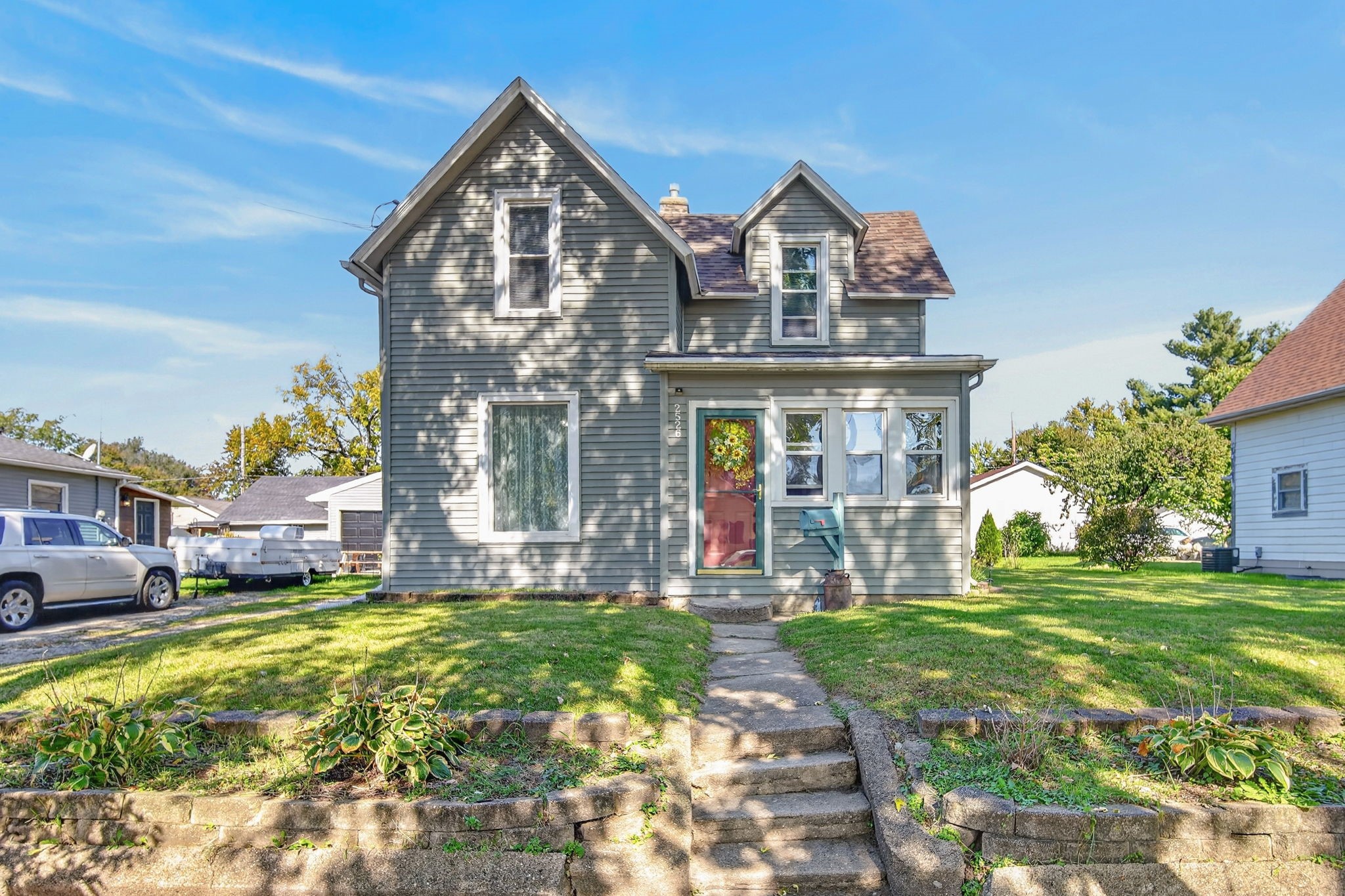 2526 E Walnut Street — photo