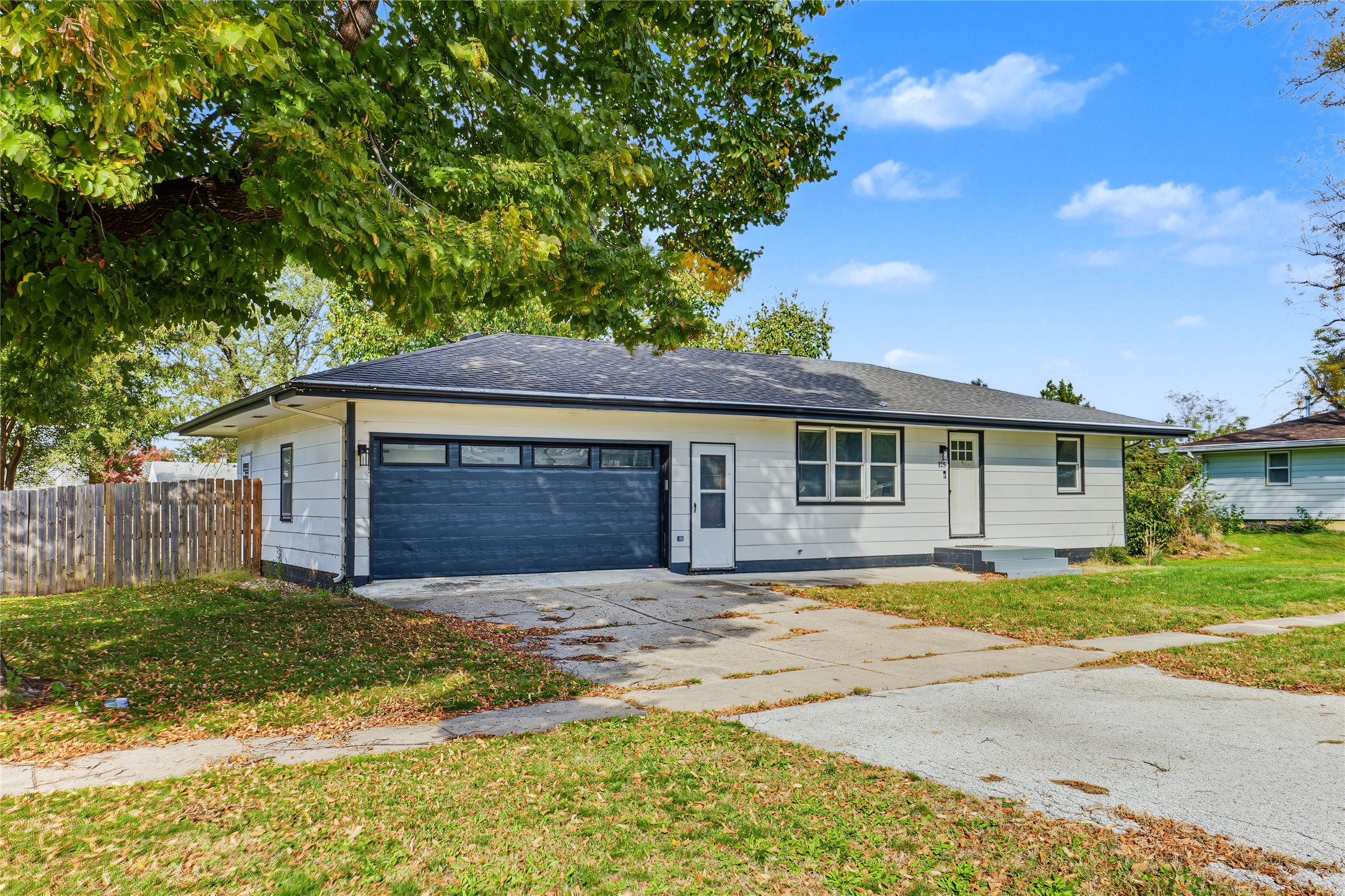 825 Locust Street — photo