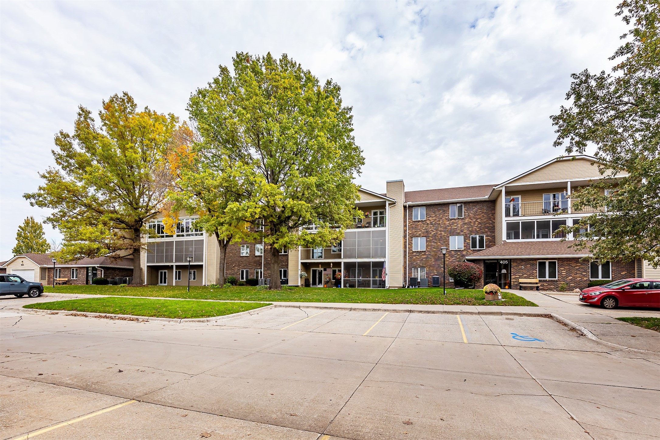 405 SE Delaware Avenue Unit 310 — photo