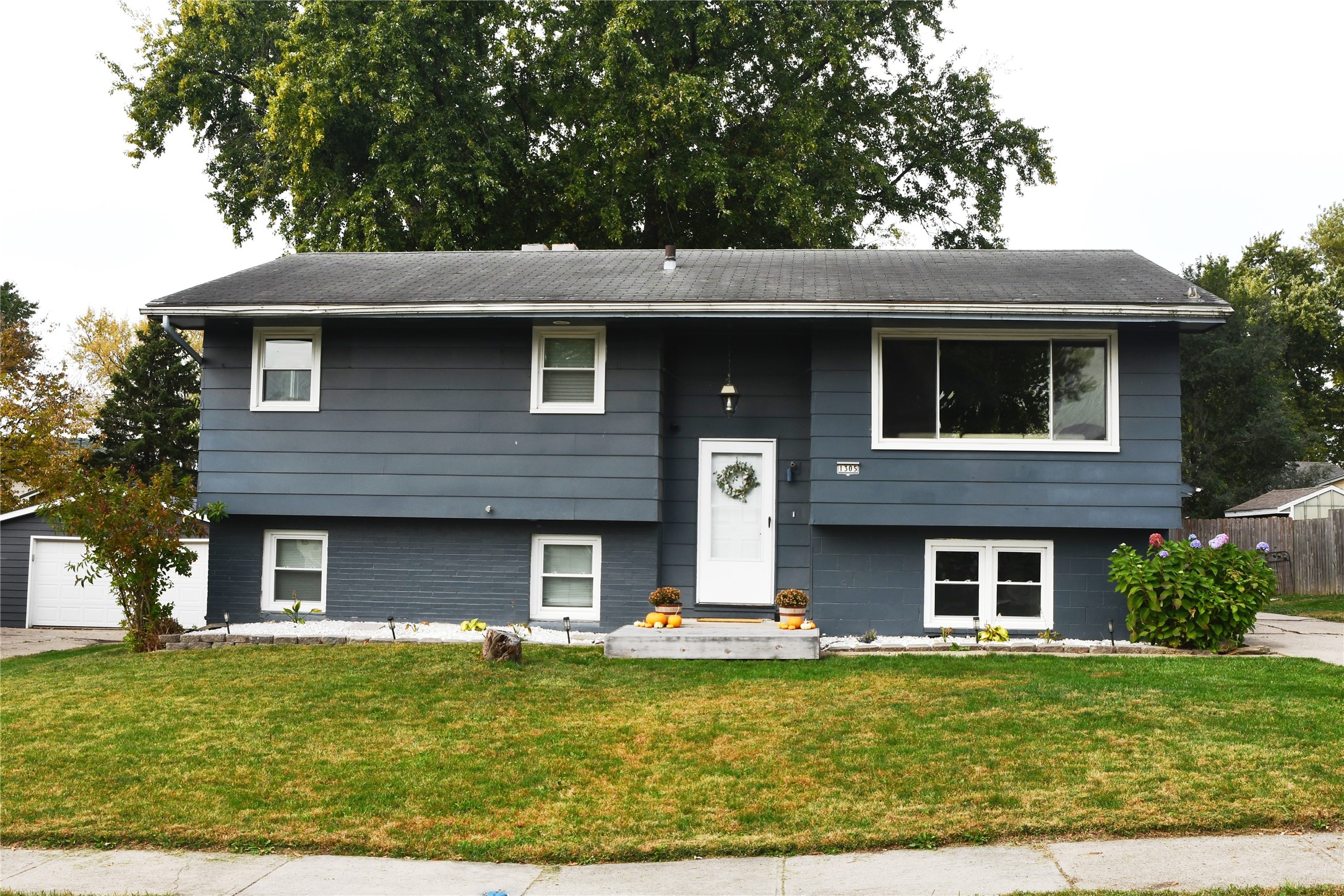 1305 Meadow Drive — photo