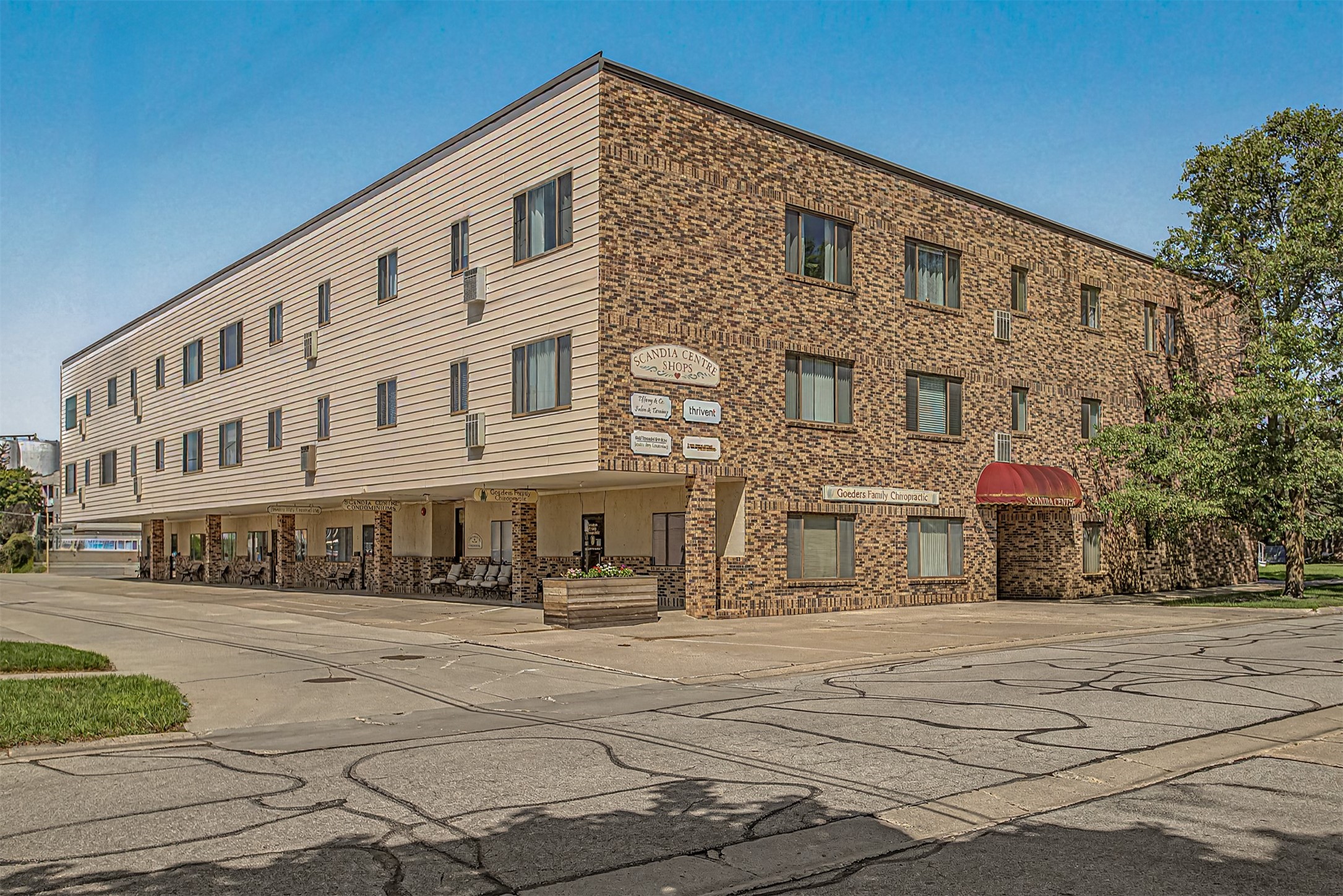 619 Elm Avenue Unit 304 — photo